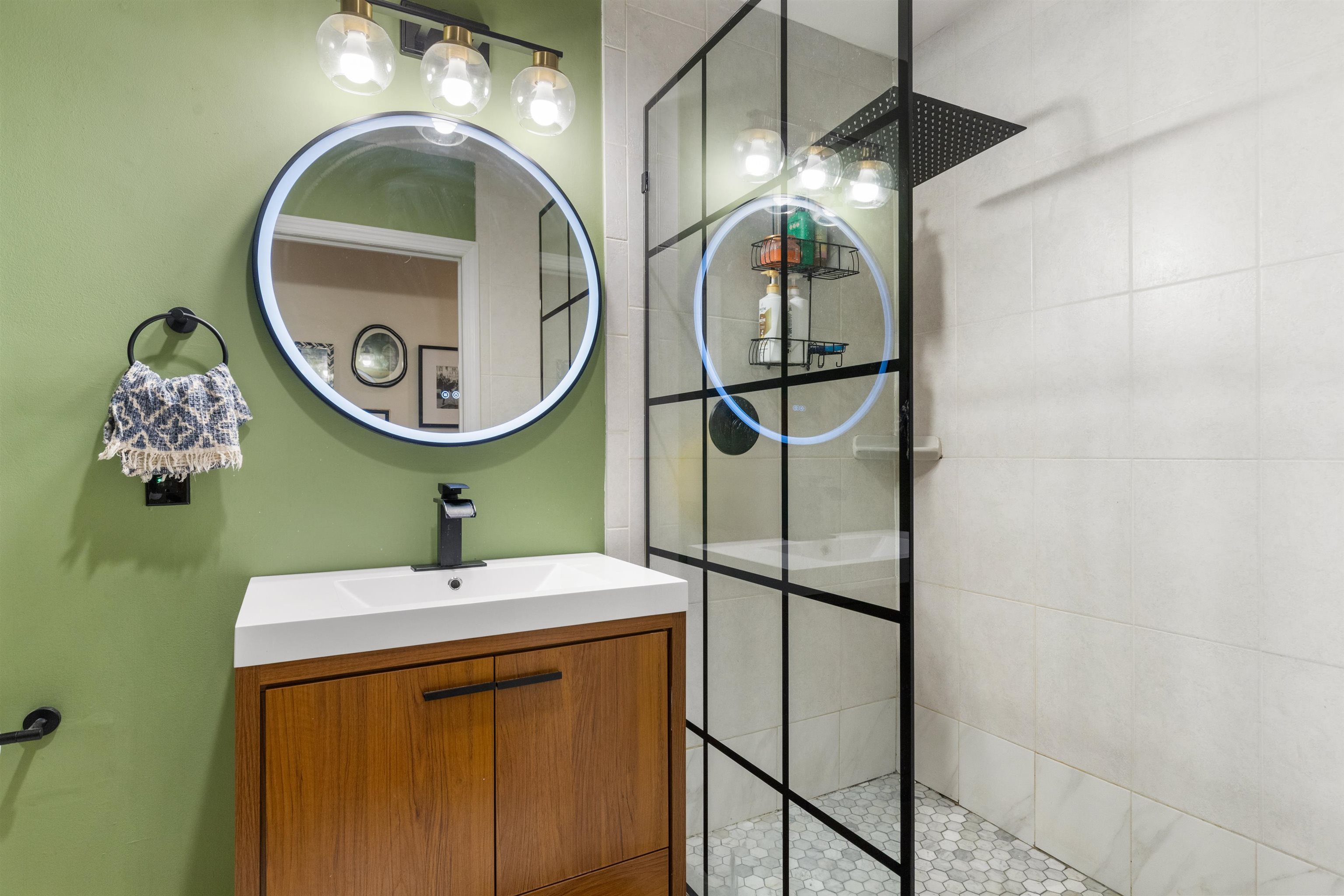 447 PAVONIA AVE Unit: 1L