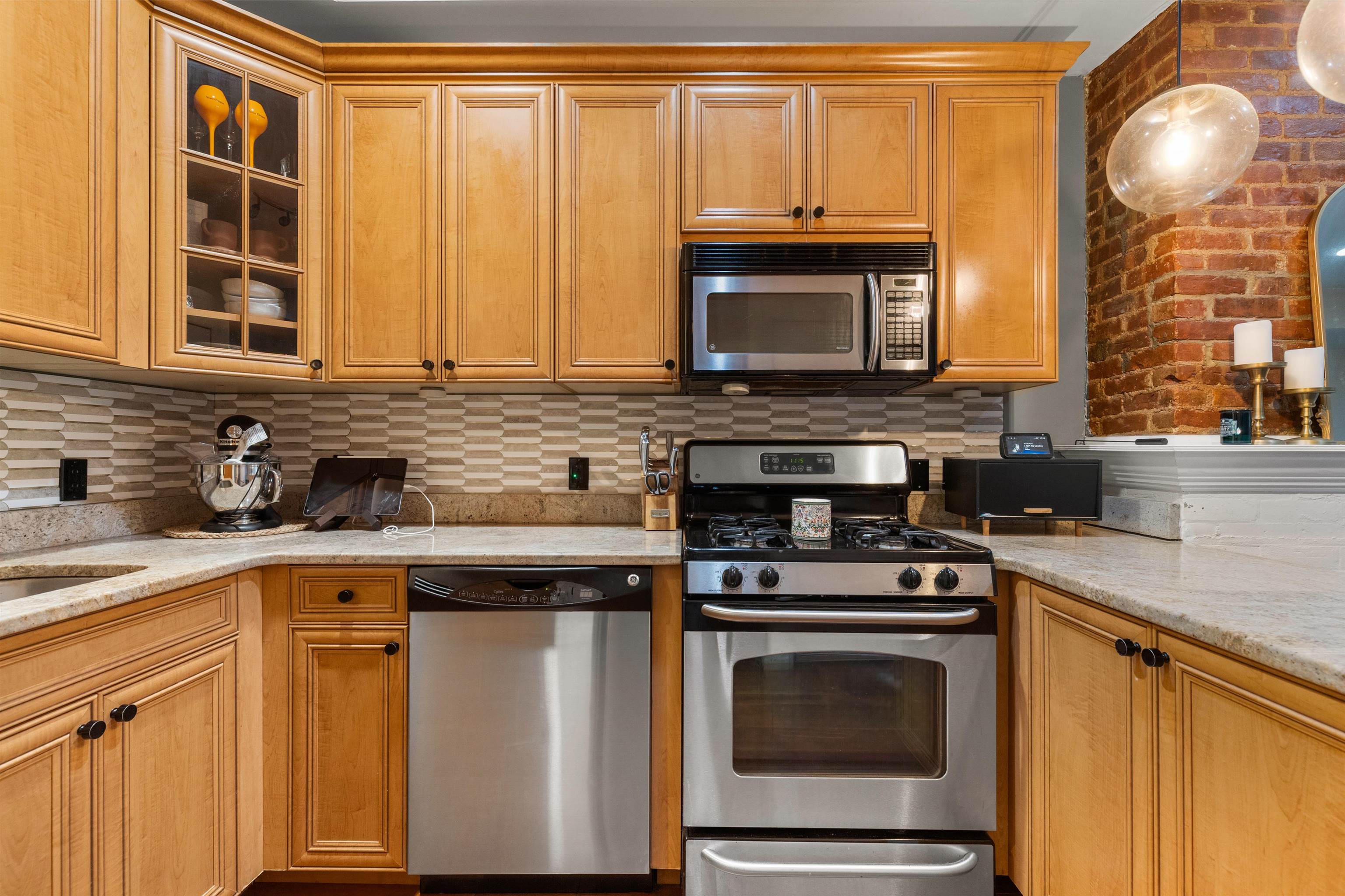 447 PAVONIA AVE Unit: 1L