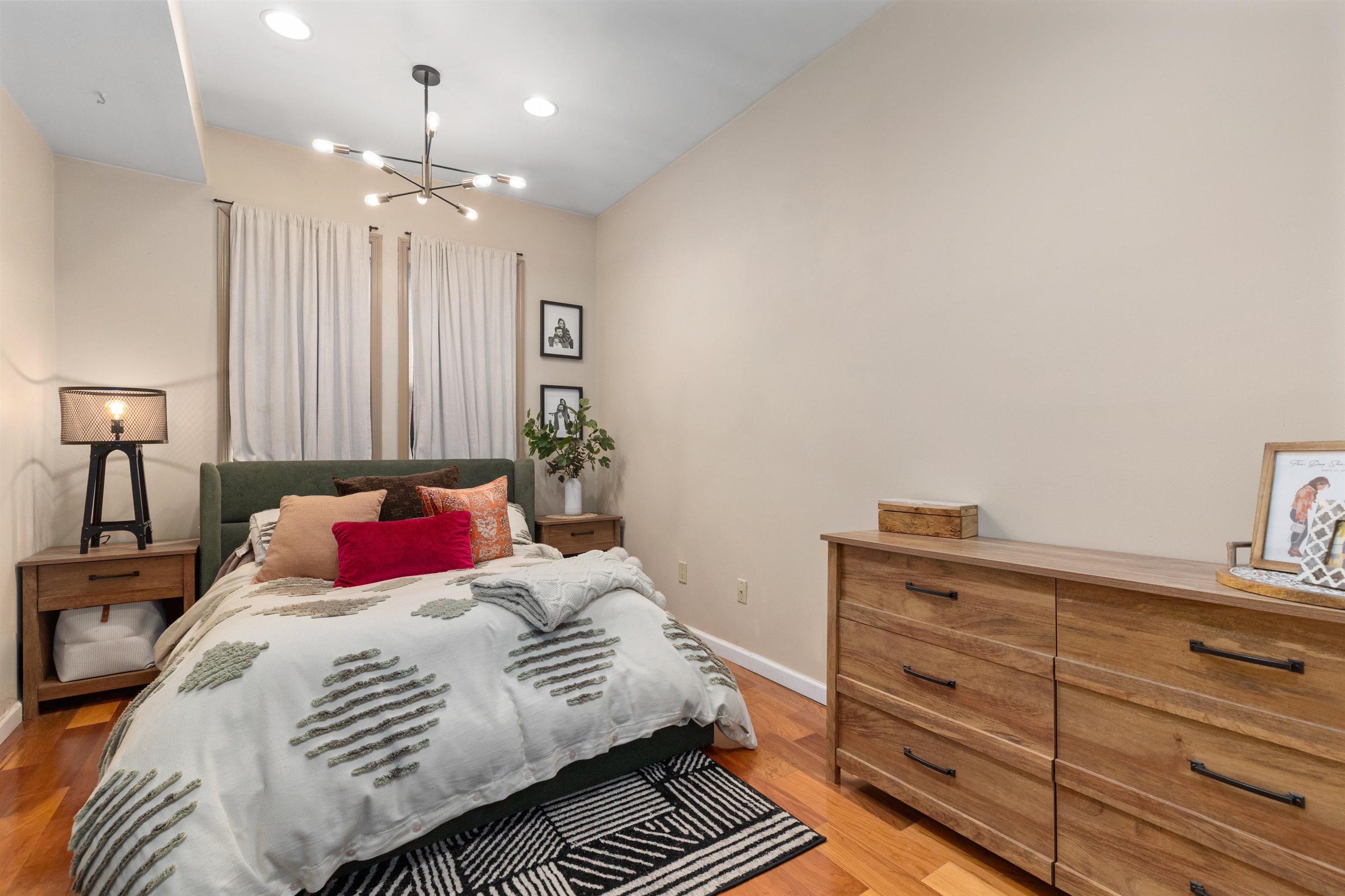 447 PAVONIA AVE Unit: 1L