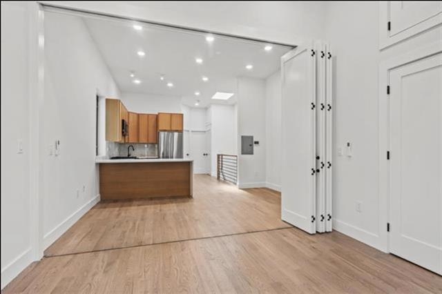 41 47TH ST Unit: 2