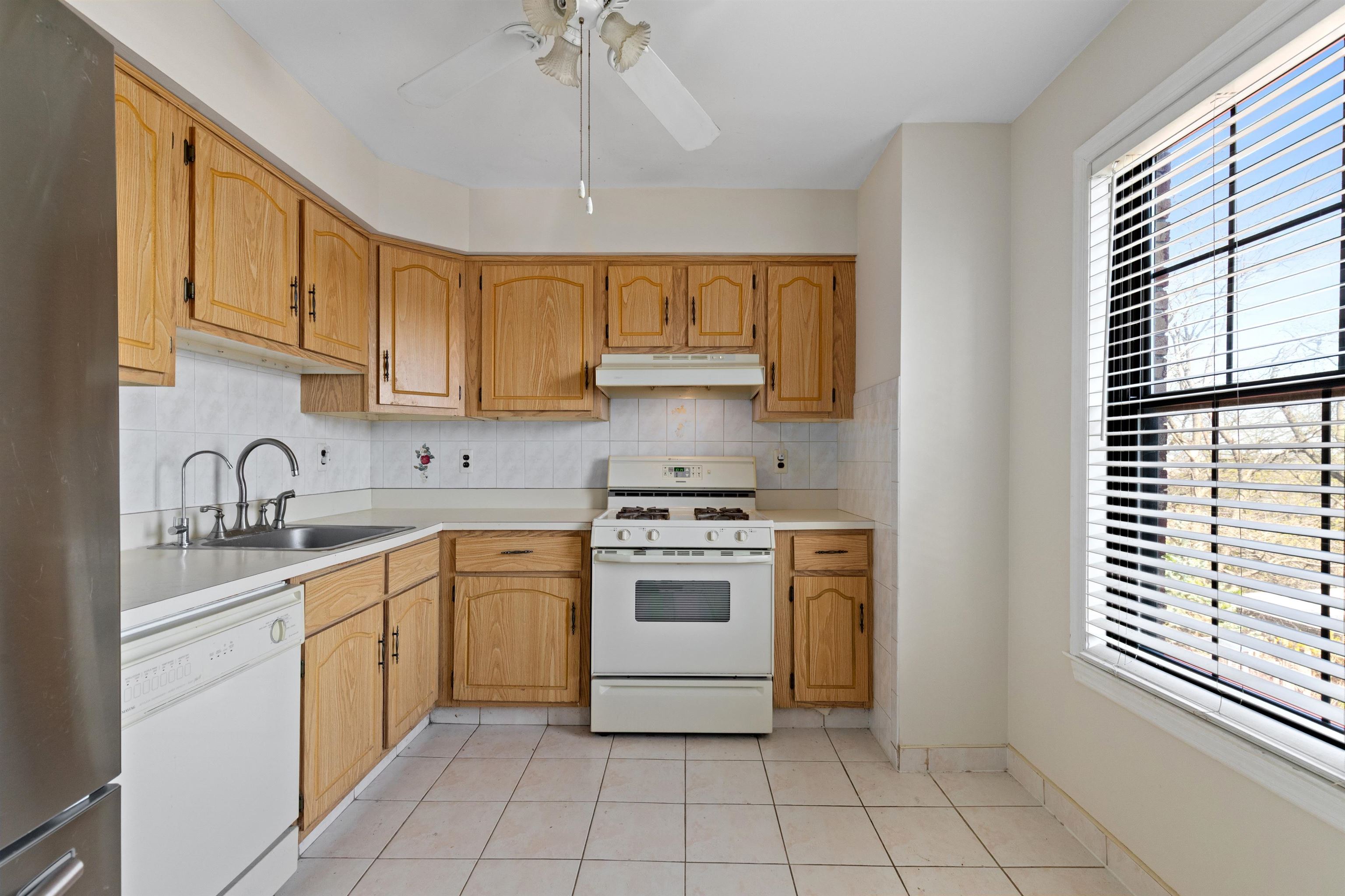 3624 LINCOLN TERRACE