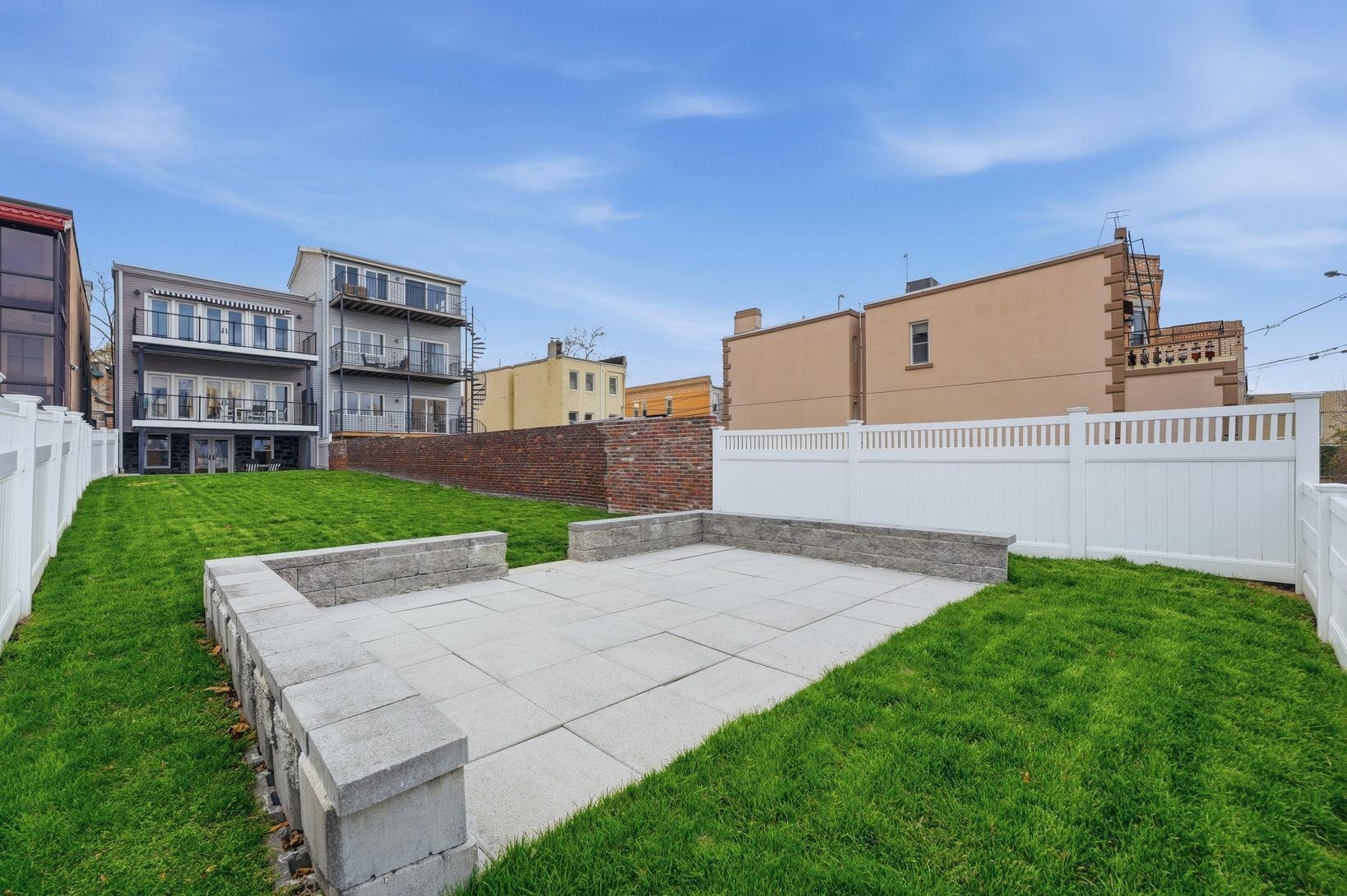 412 GREGORY AVE Unit: 1