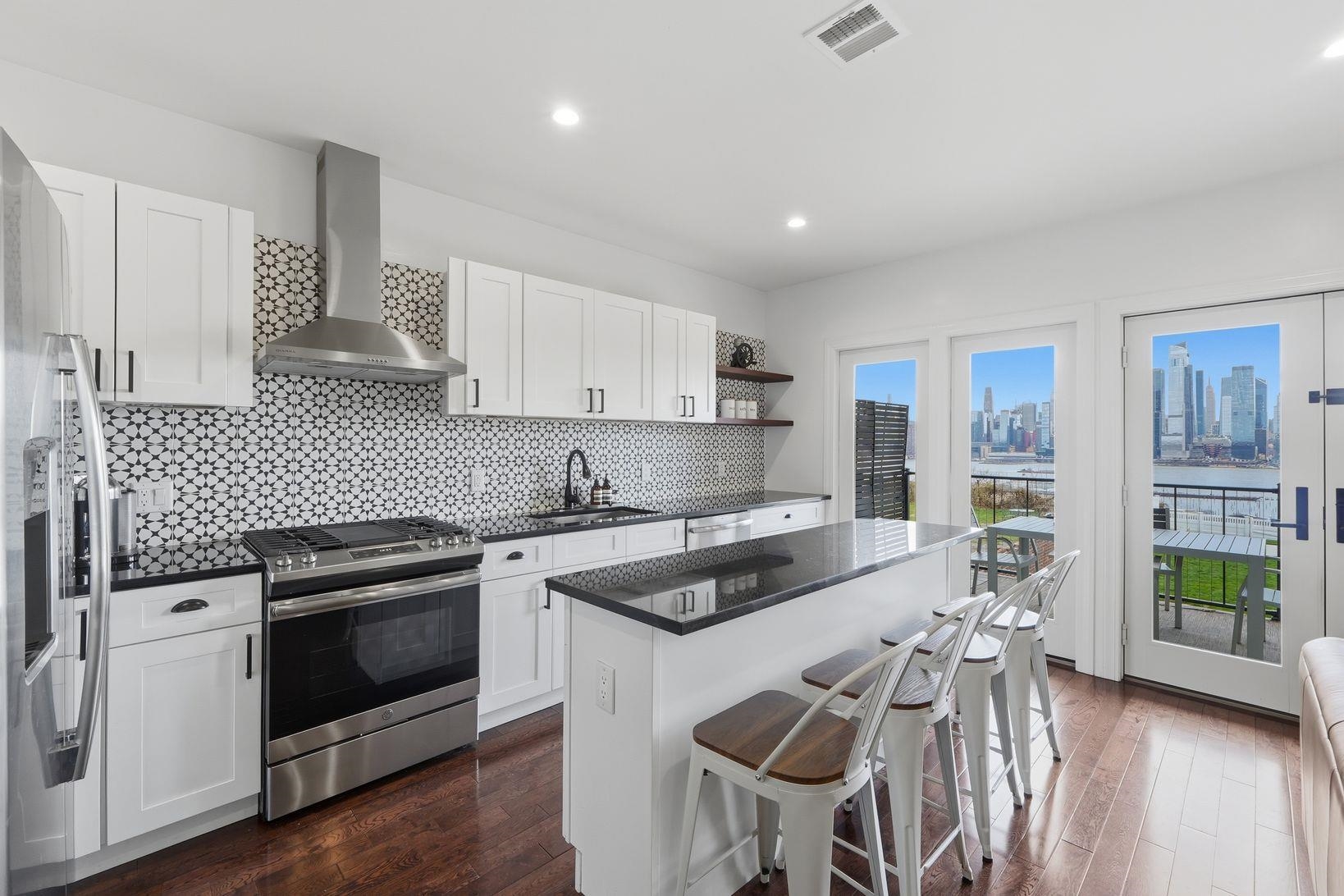 412 GREGORY AVE Unit: 1