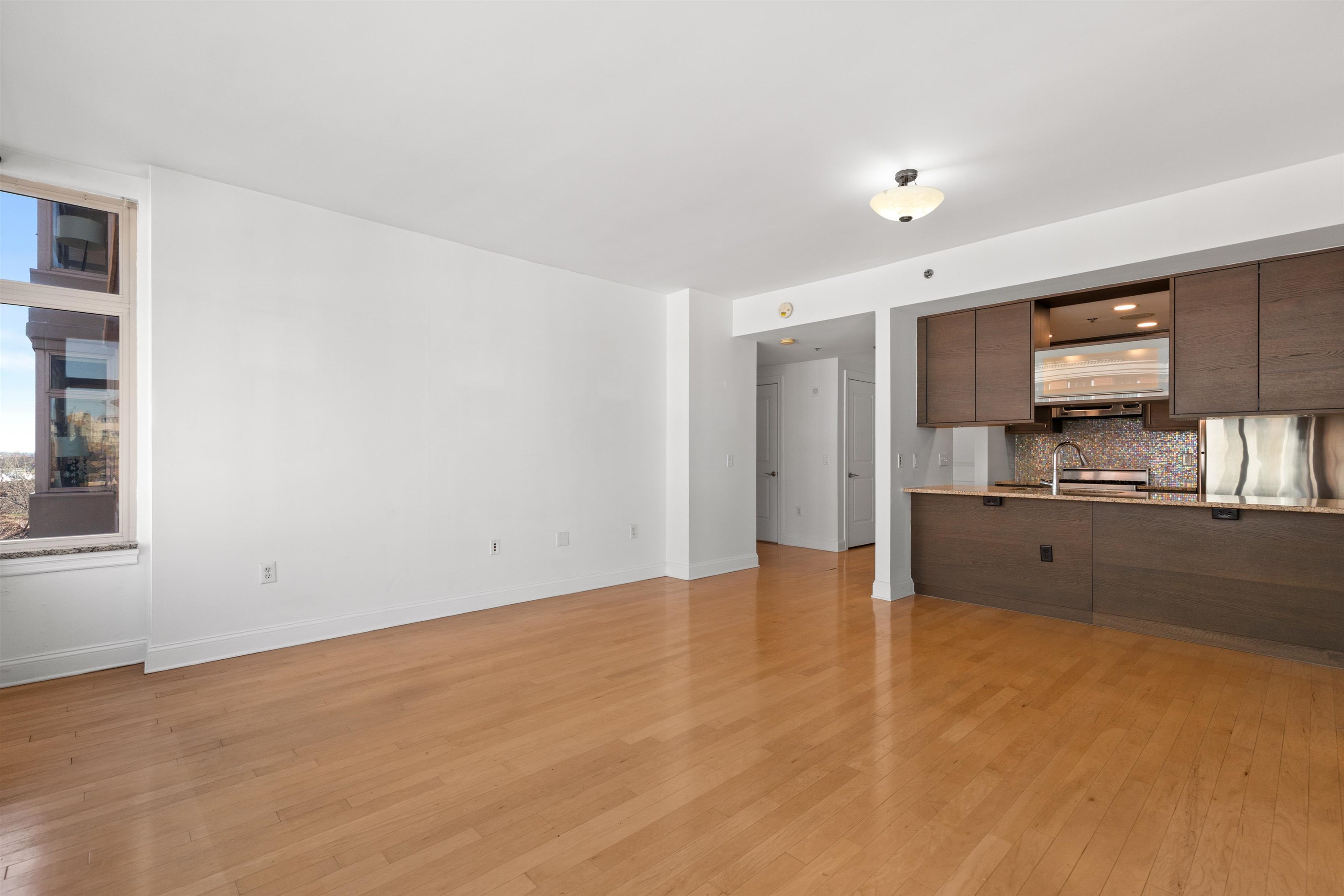 10 REGENT ST Unit: 415