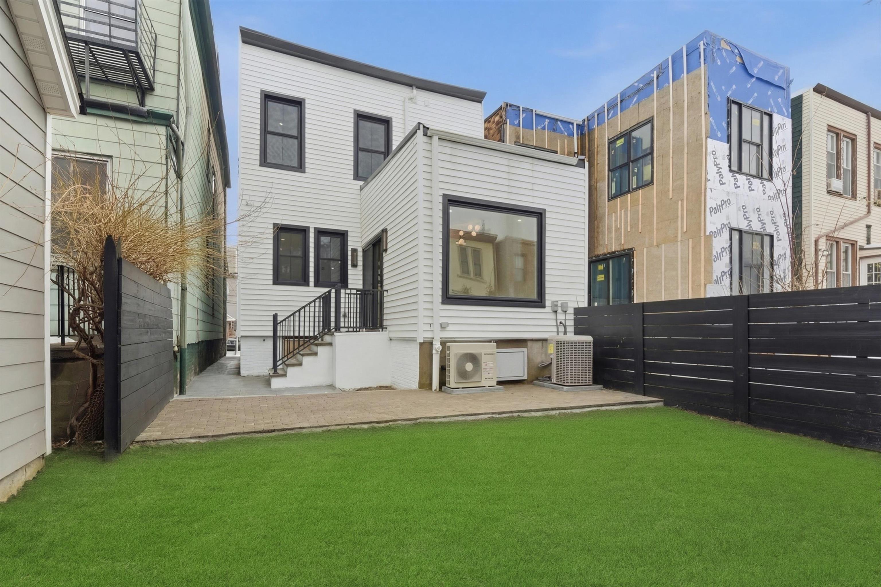 202 JANE ST