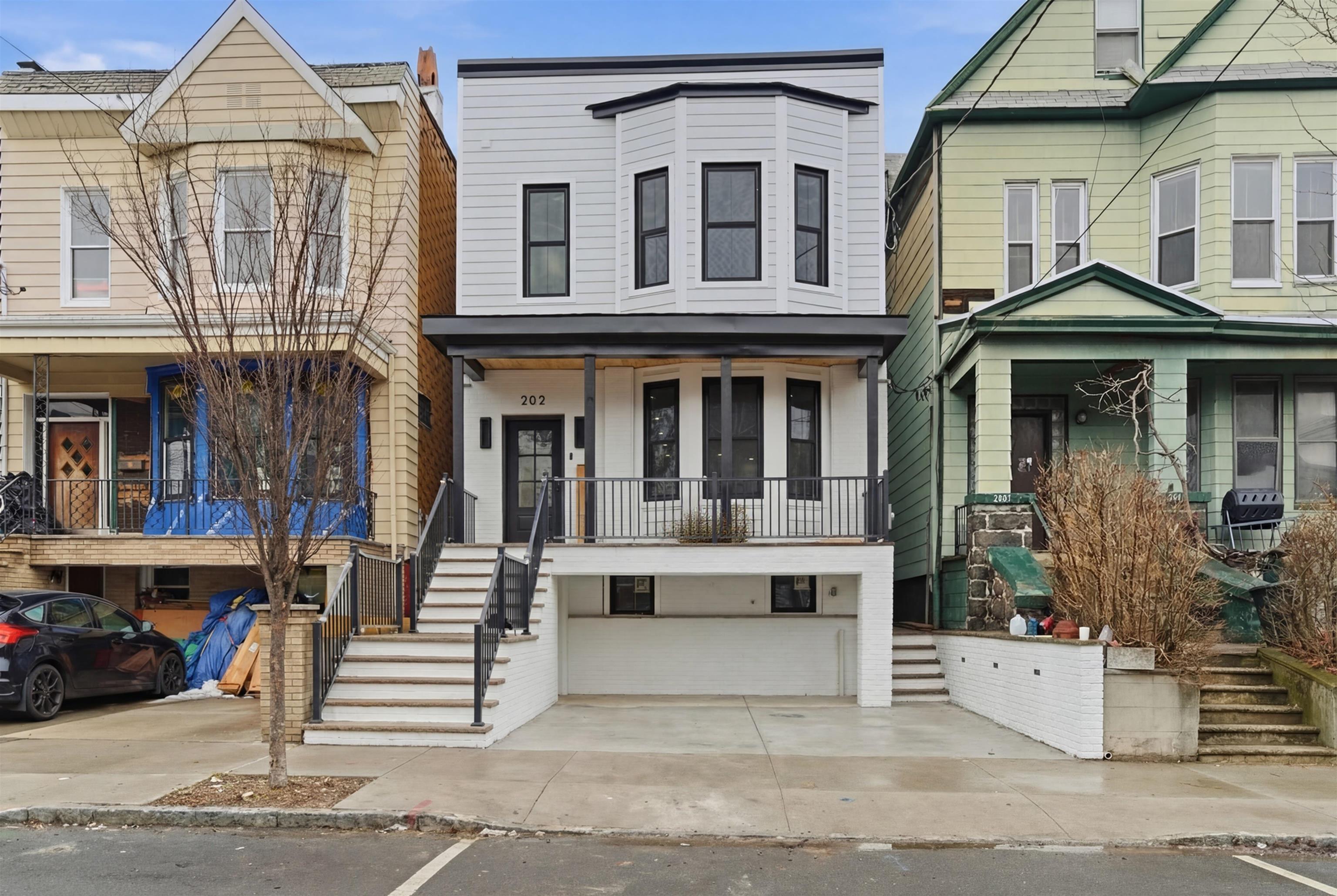202 JANE ST