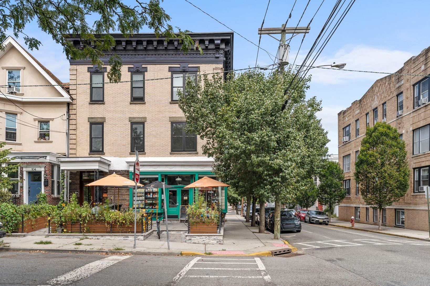 202 JANE ST