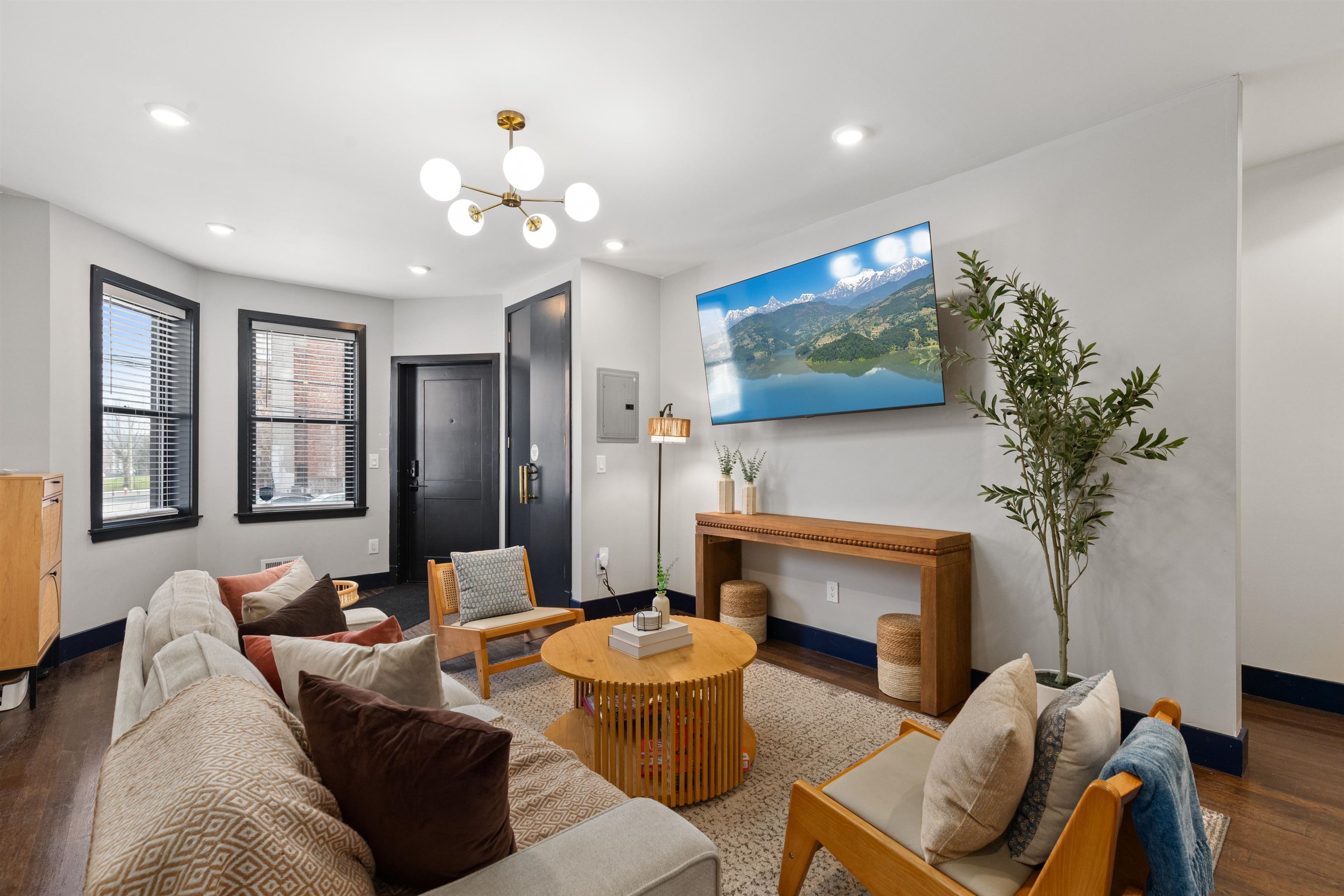 245 SUMMIT AVE