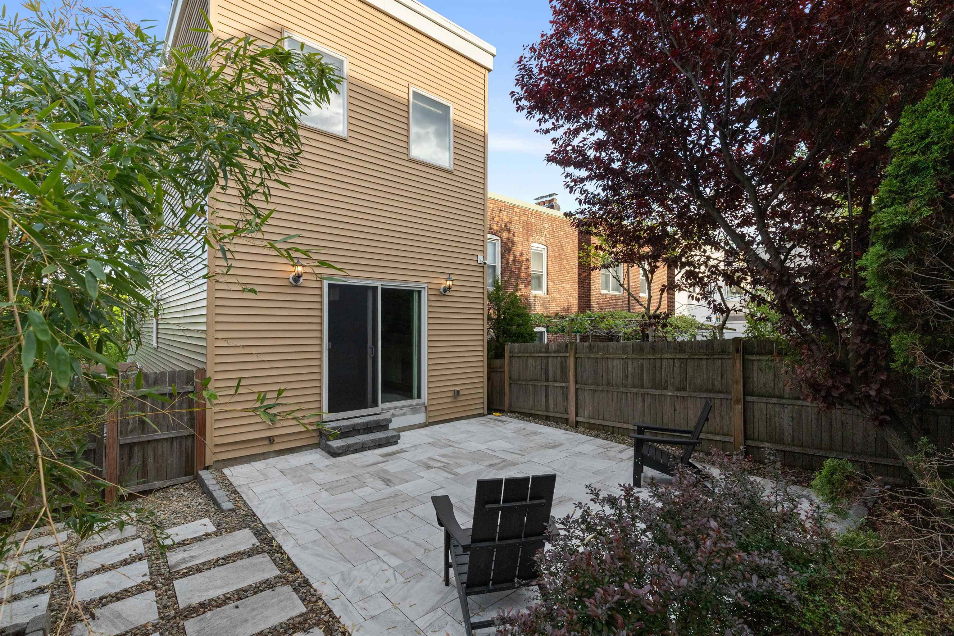 627 GREGORY AVE