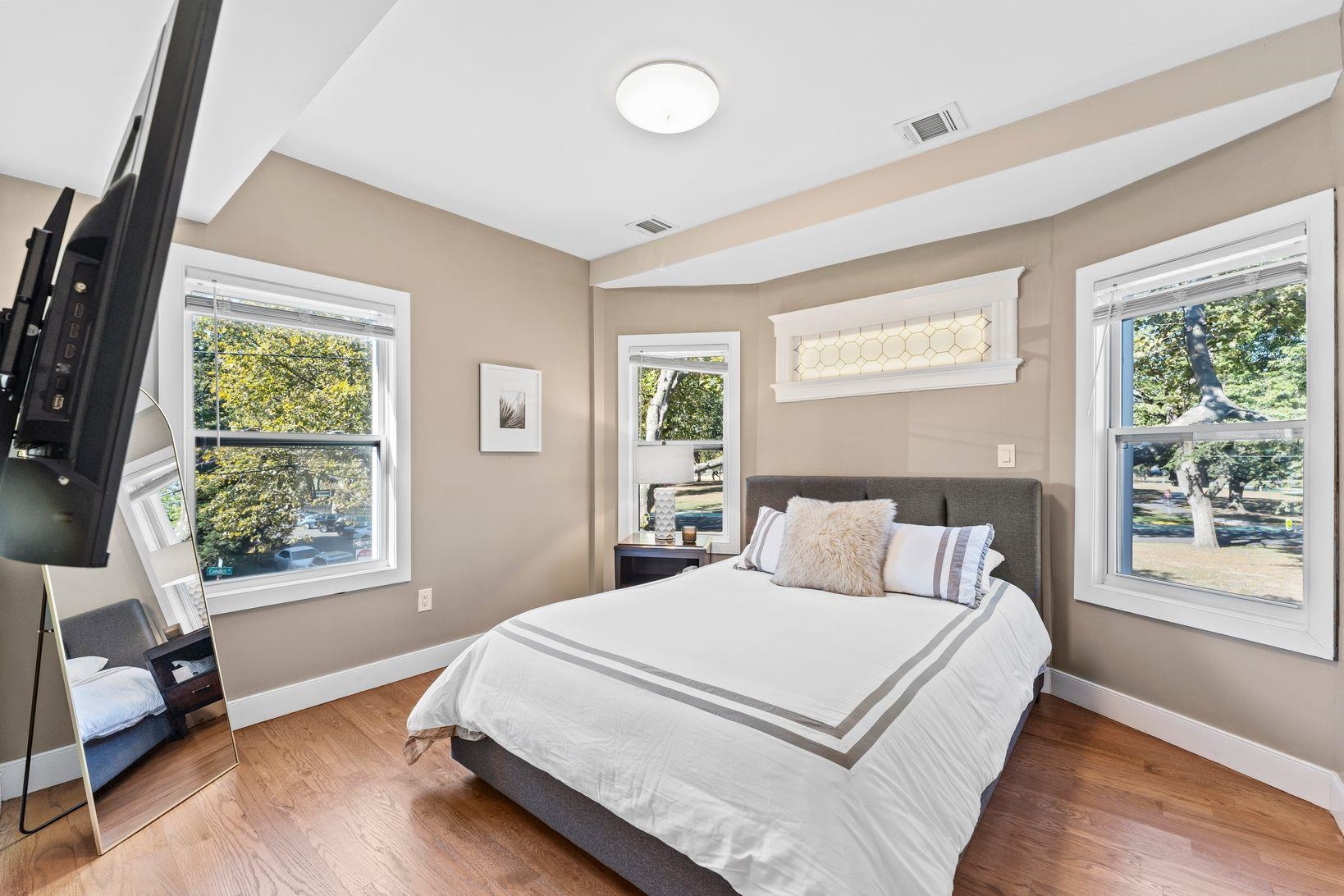 76 CONDICT ST