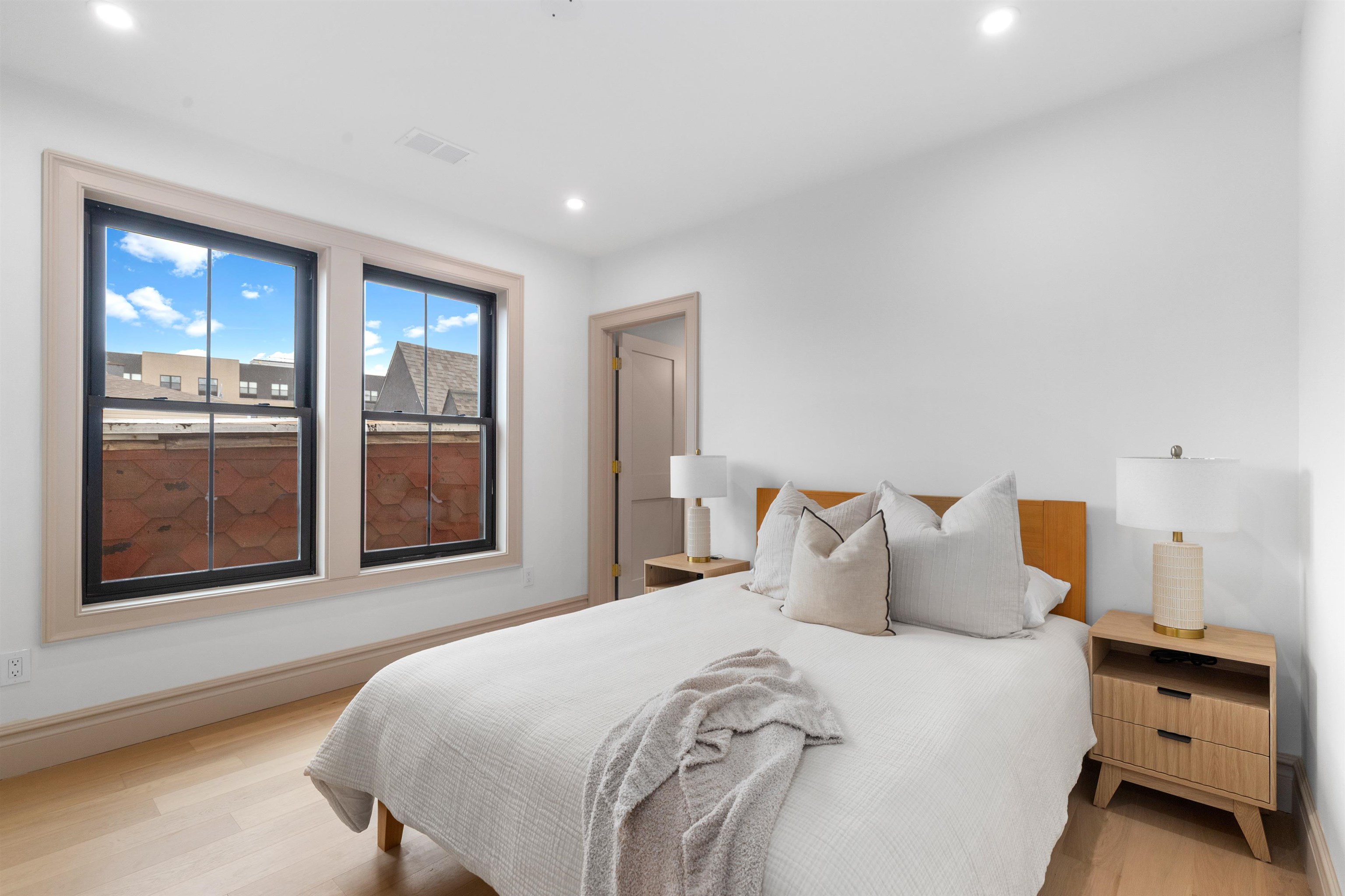 105 ATLANTIC ST Unit: PH-ROOF