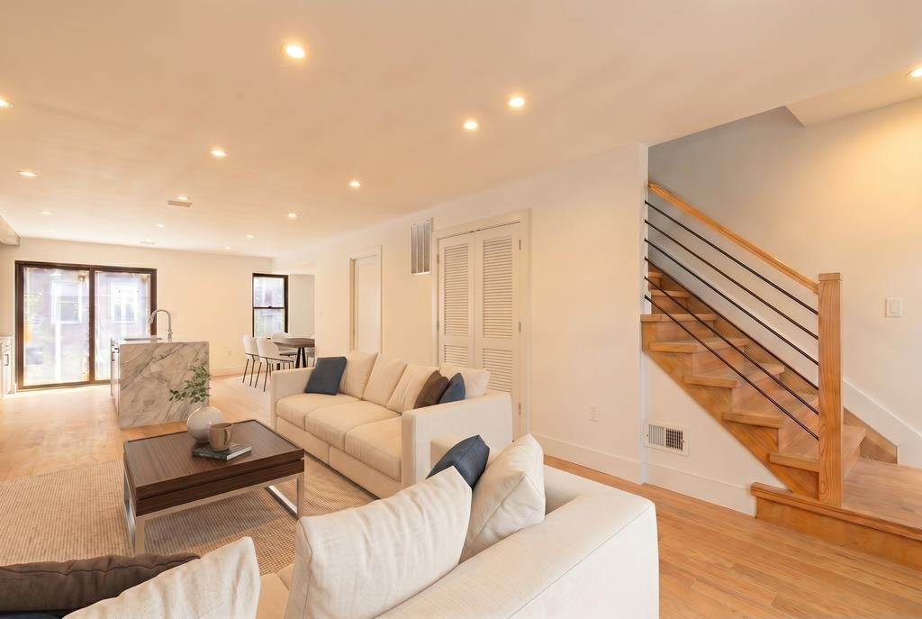 85 SHERMAN PL Unit: 2