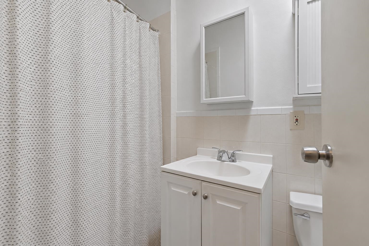 86 GRIFFITH ST Unit: 2