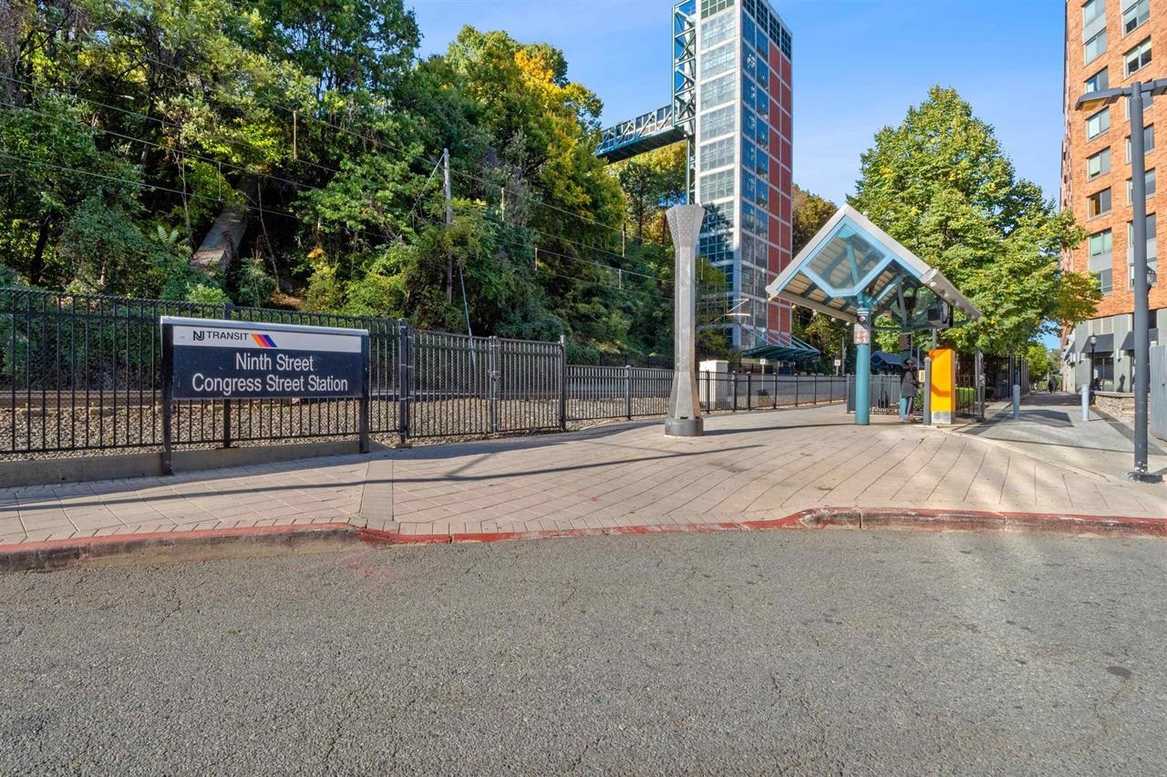 86 GRIFFITH ST Unit: 2