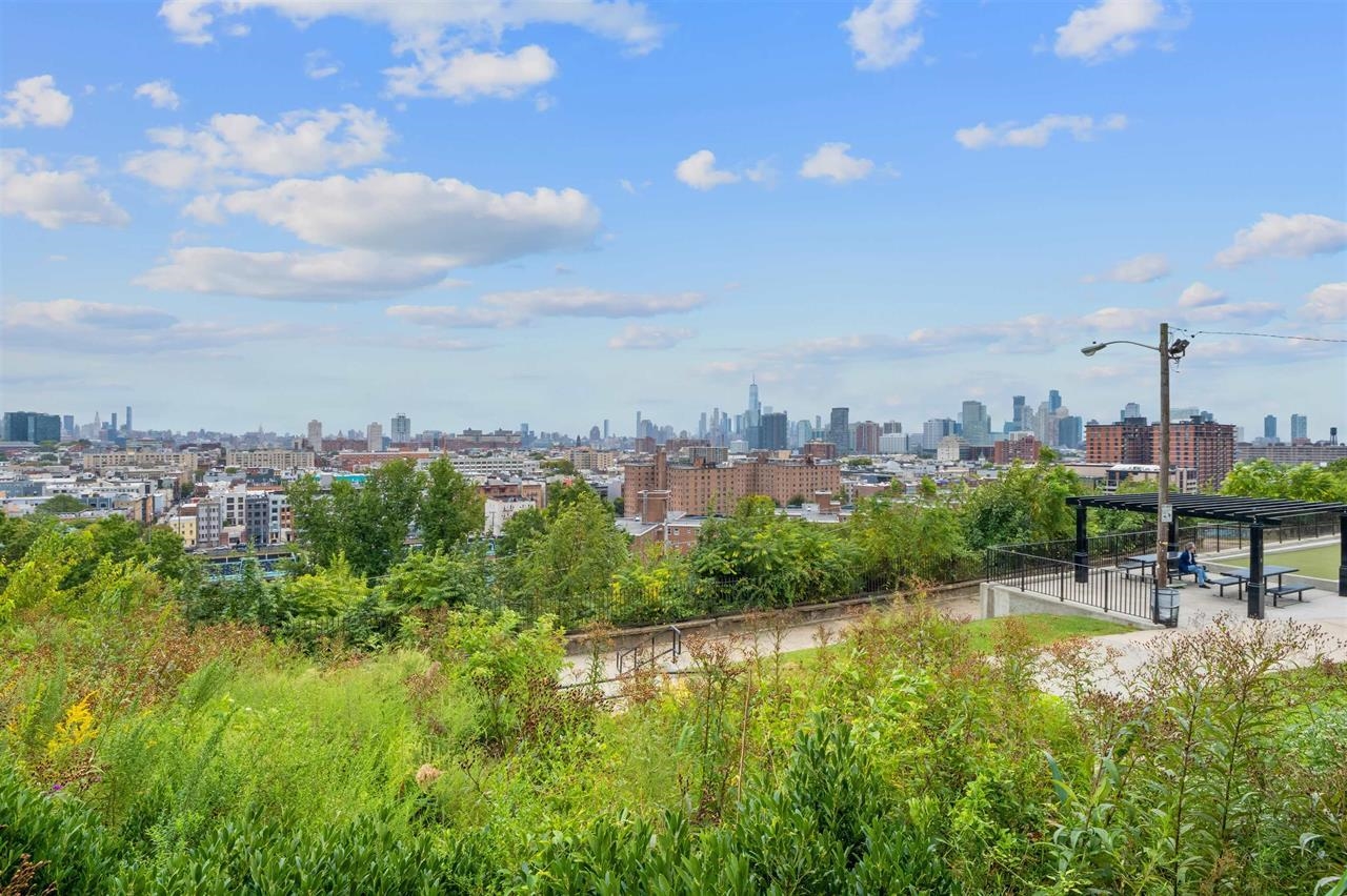 86 GRIFFITH ST Unit: 2