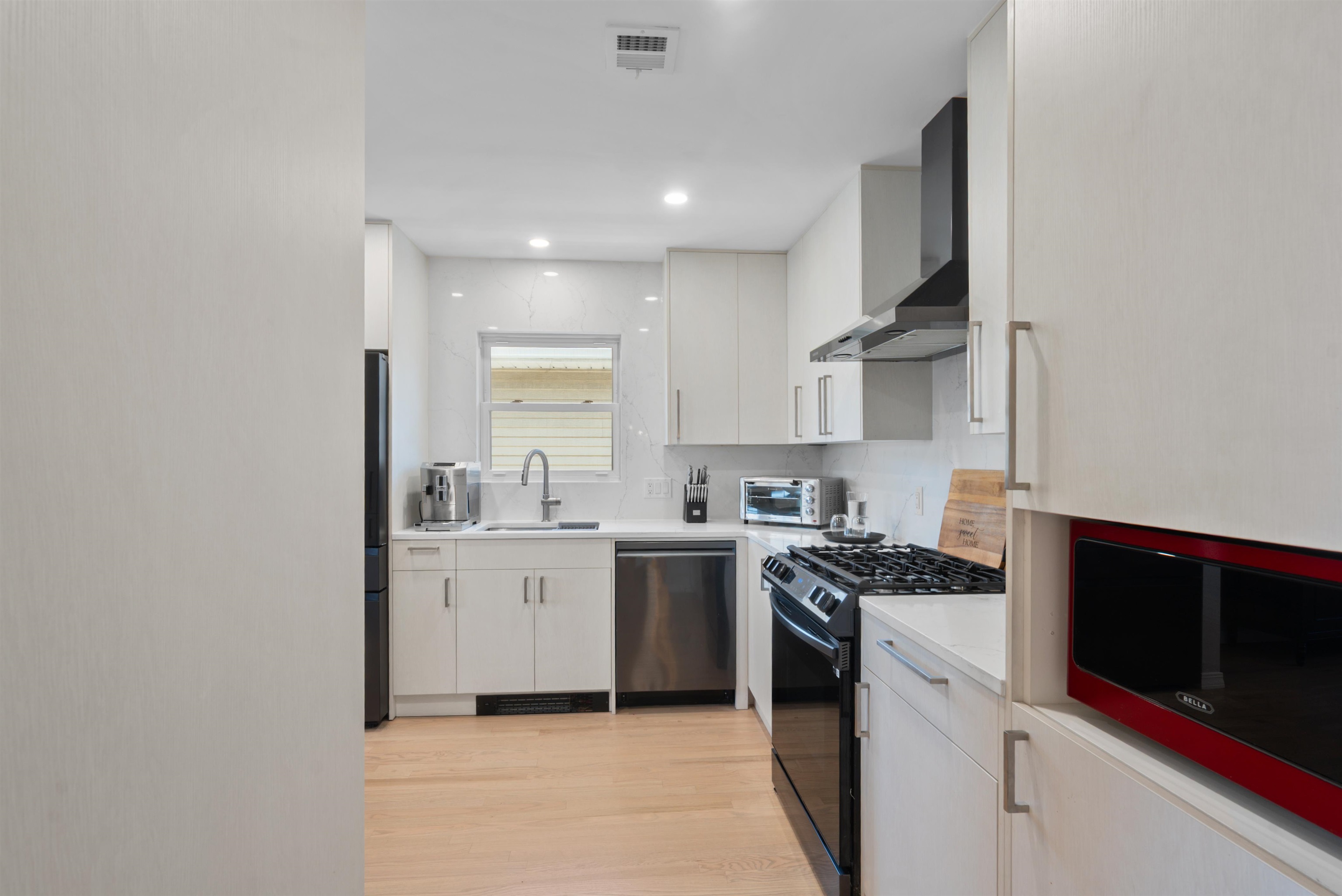 809 2ND ST Unit: 2