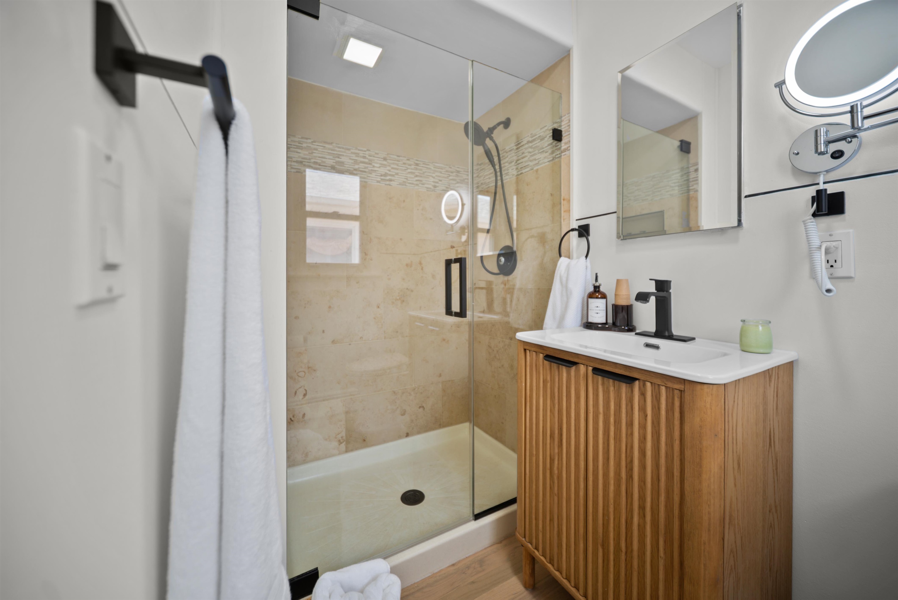 809 2ND ST Unit: 2