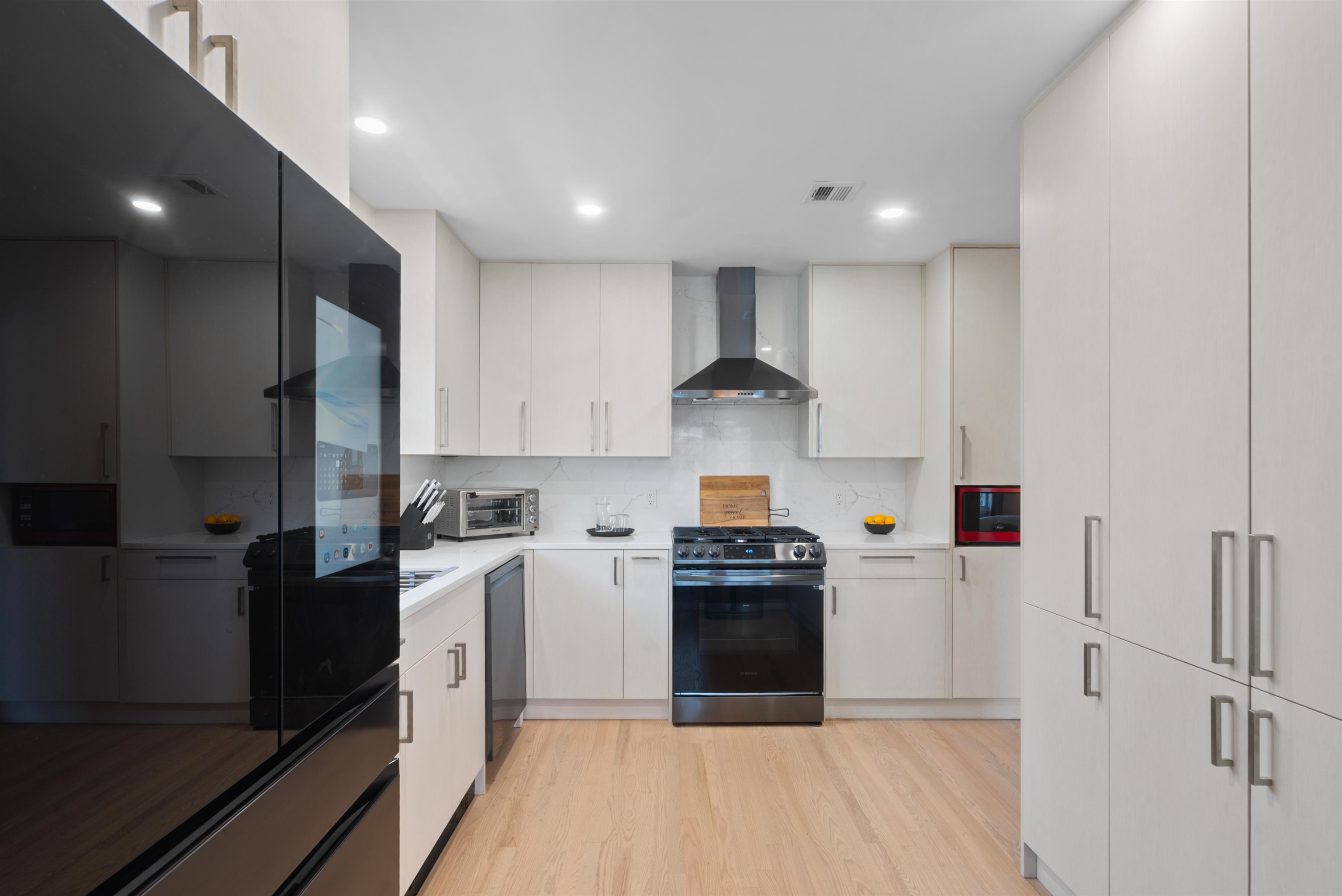 809 2ND ST Unit: 2