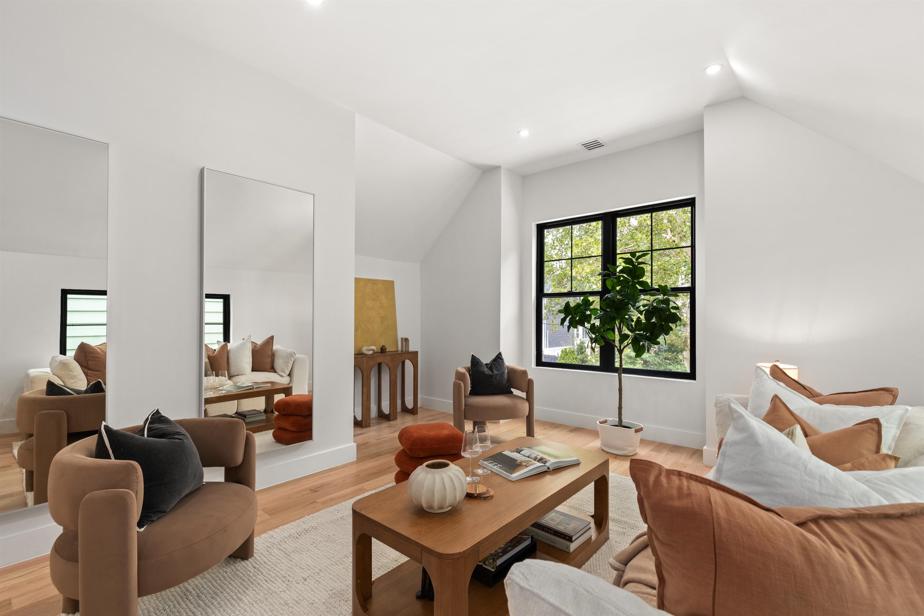 85 SHERMAN PL Unit: Residence 2