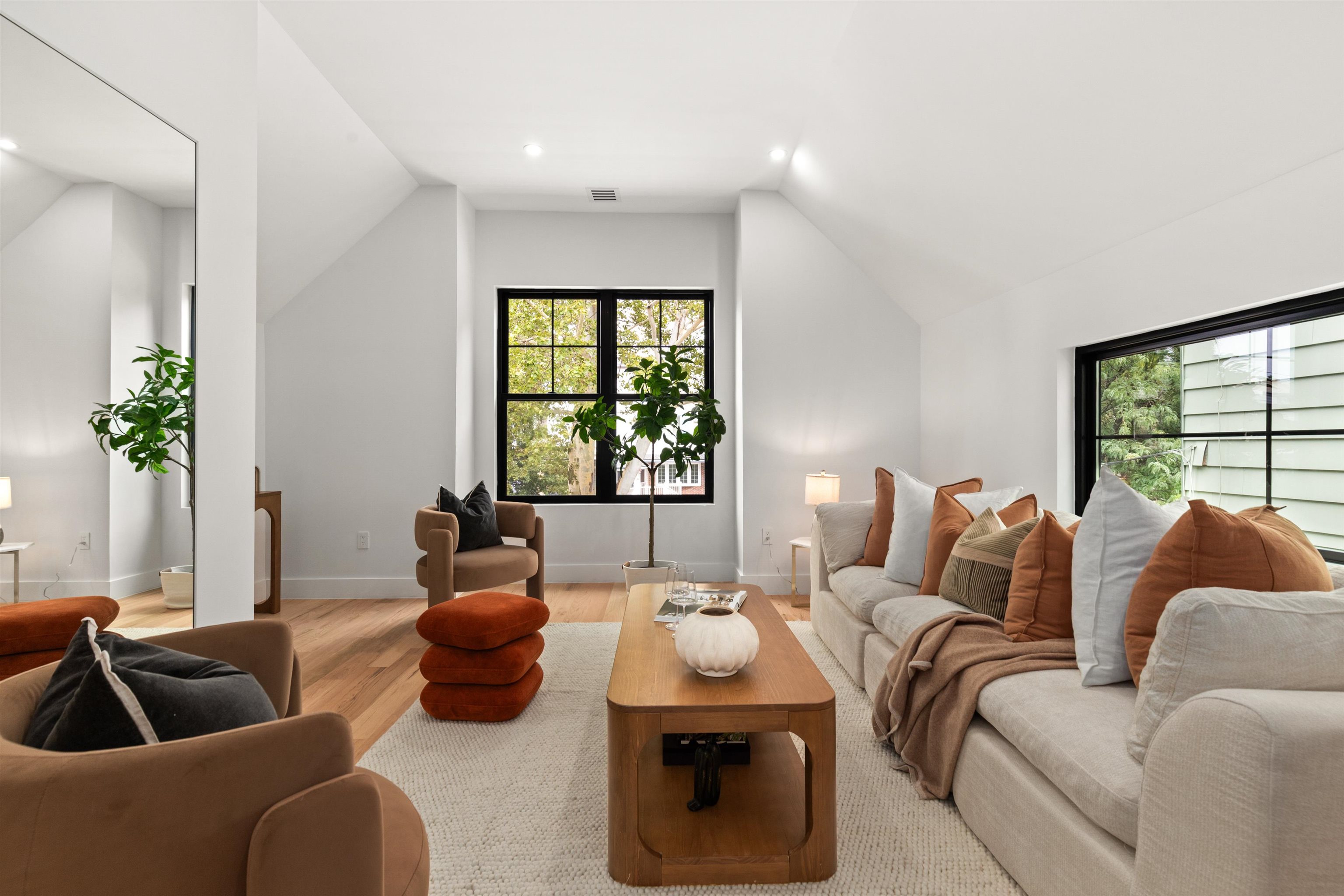 85 SHERMAN PL Unit: Residence 2