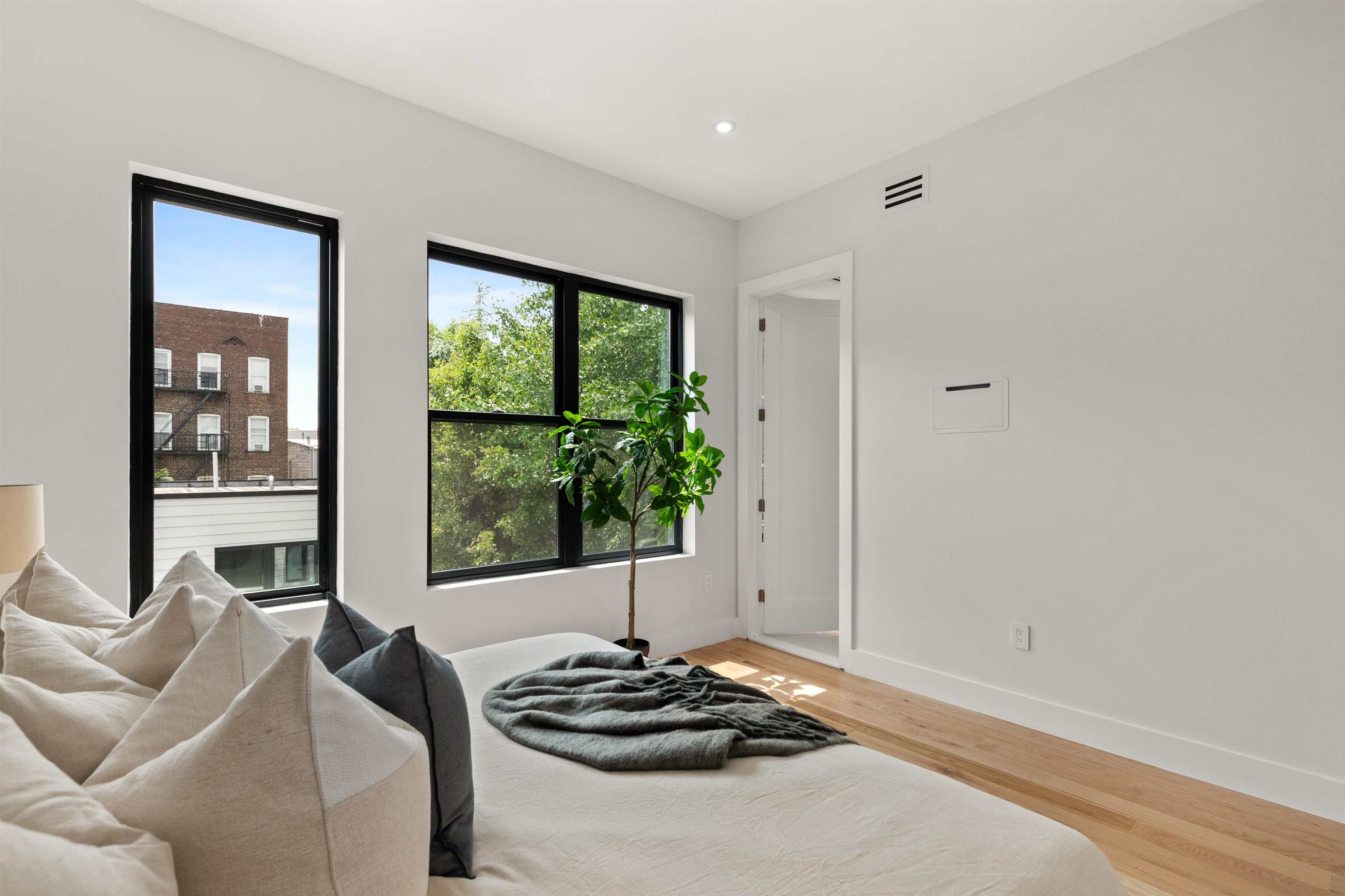 85 SHERMAN PL Unit: Residence 2