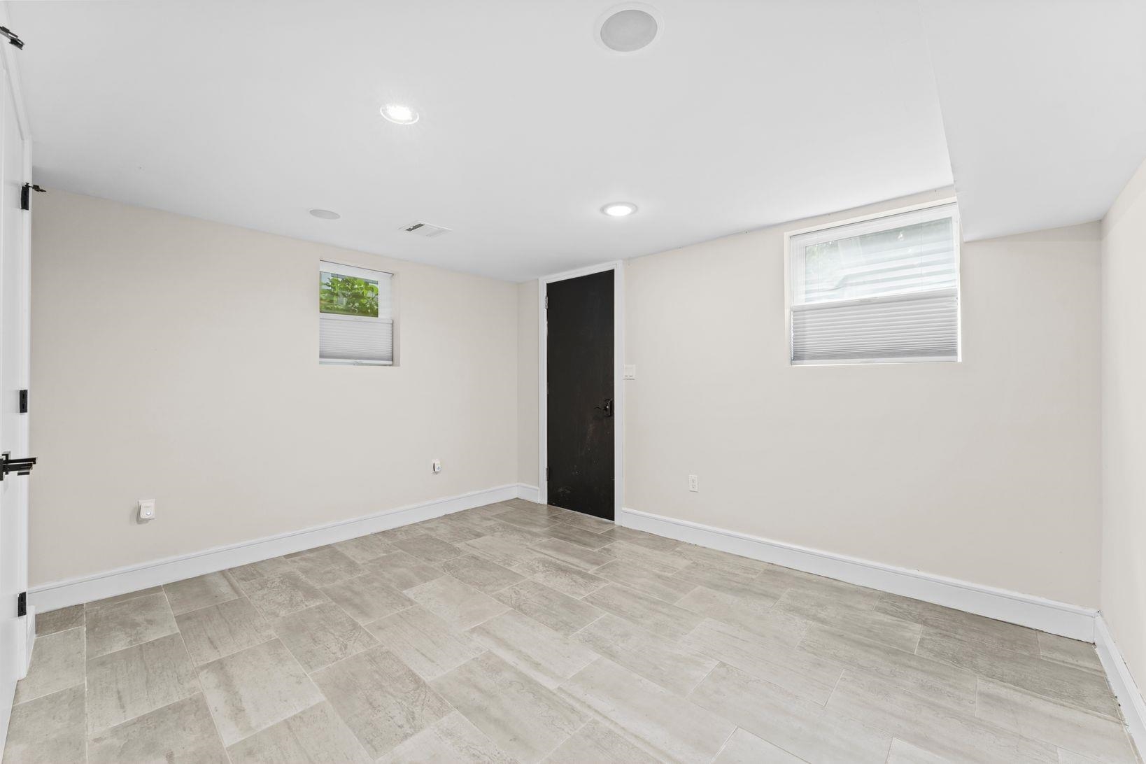 93 PEARSALL AVE Unit: 1-2