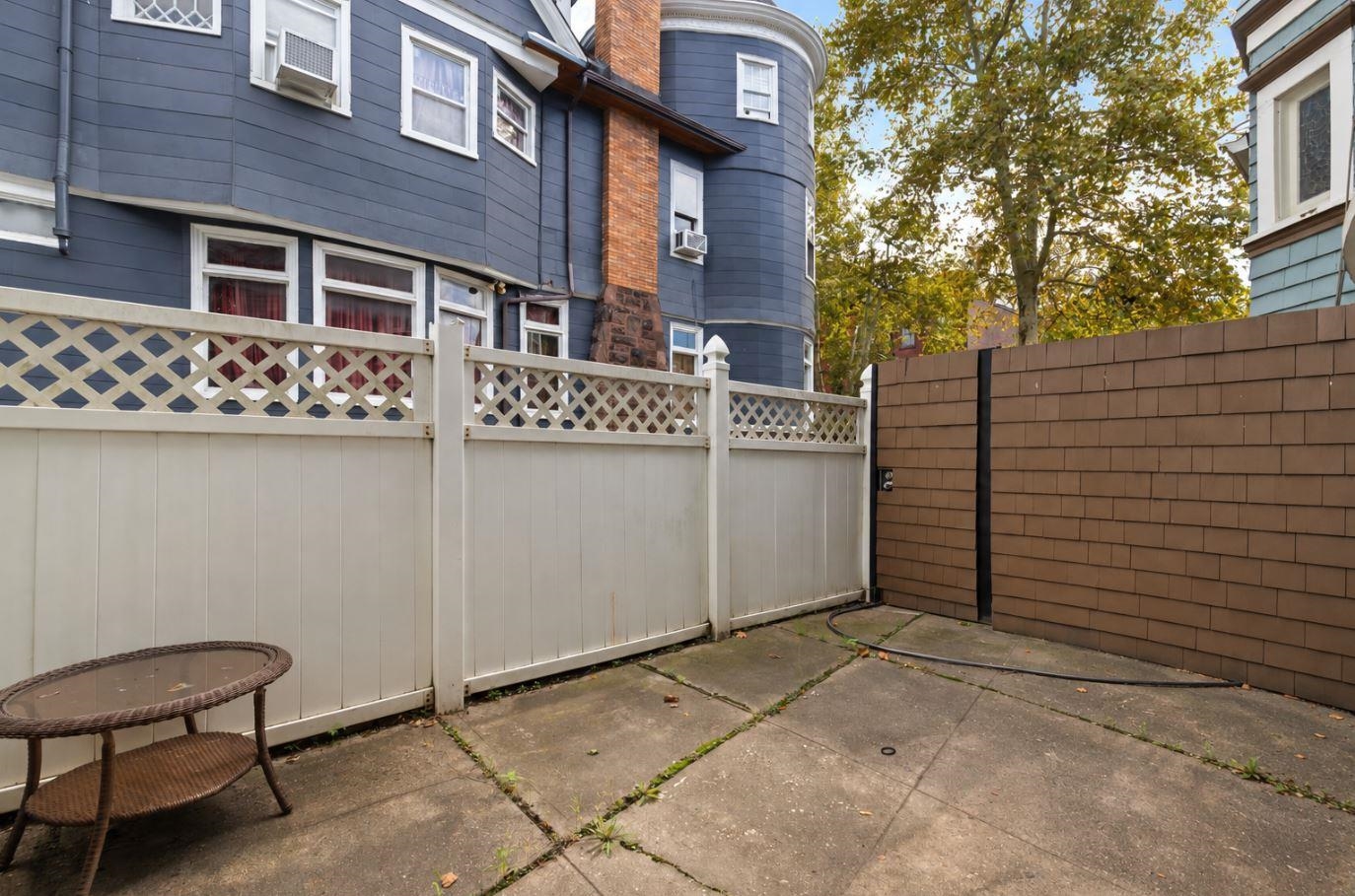 38 BENTLEY AVE