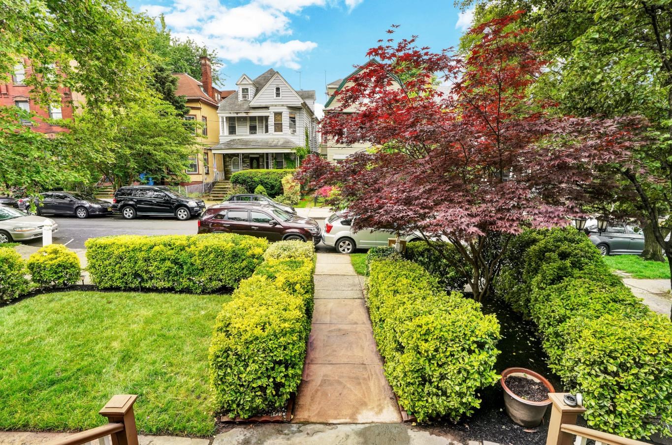38 BENTLEY AVE