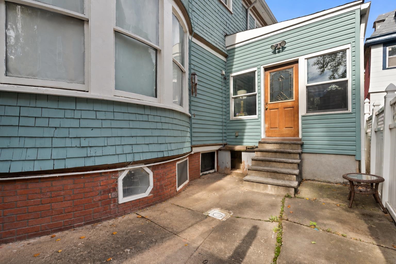 38 BENTLEY AVE