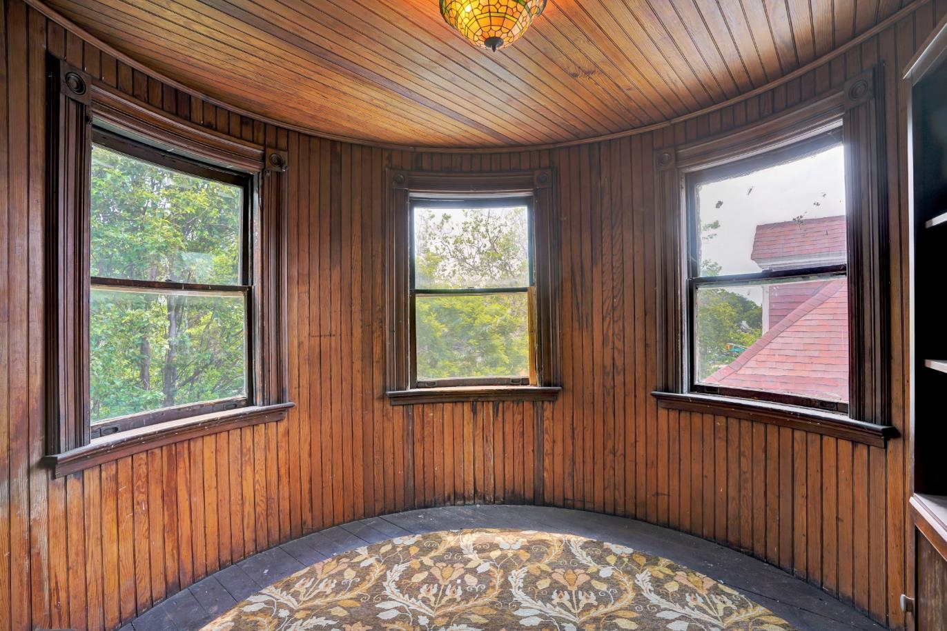 38 BENTLEY AVE