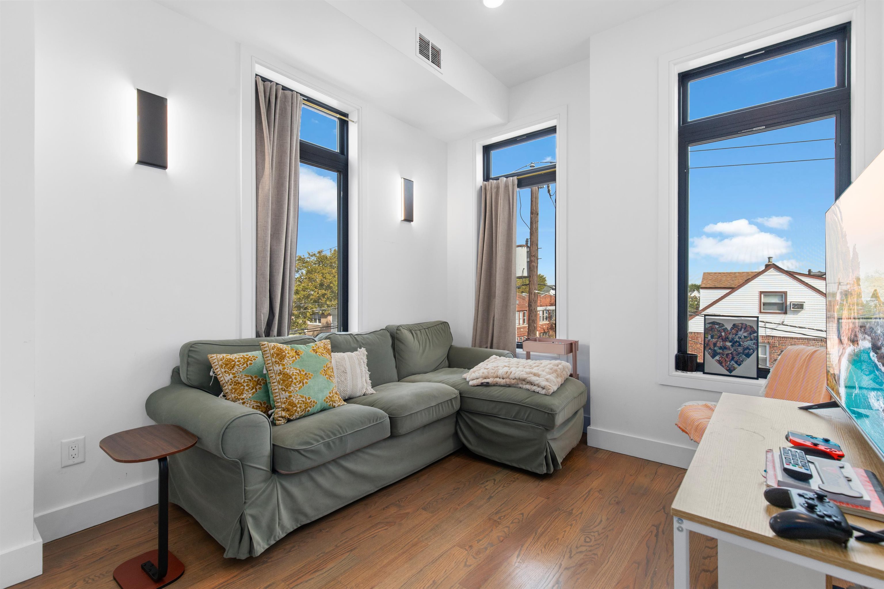 89 LINCOLN ST Unit: Townhouse