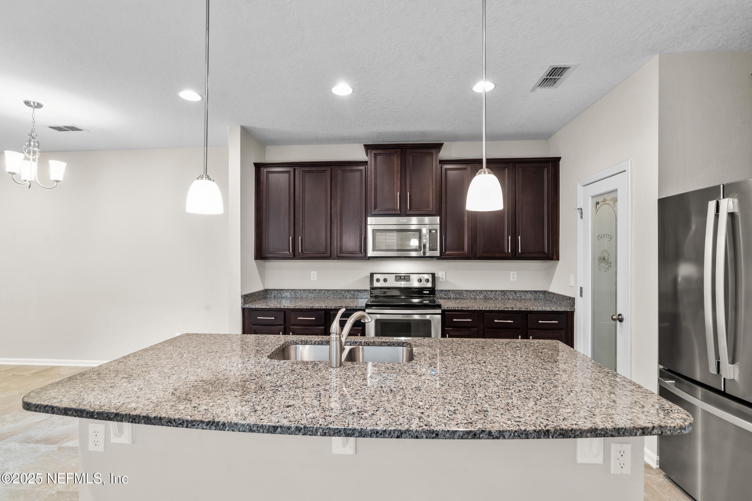 586 DRYSDALE Drive