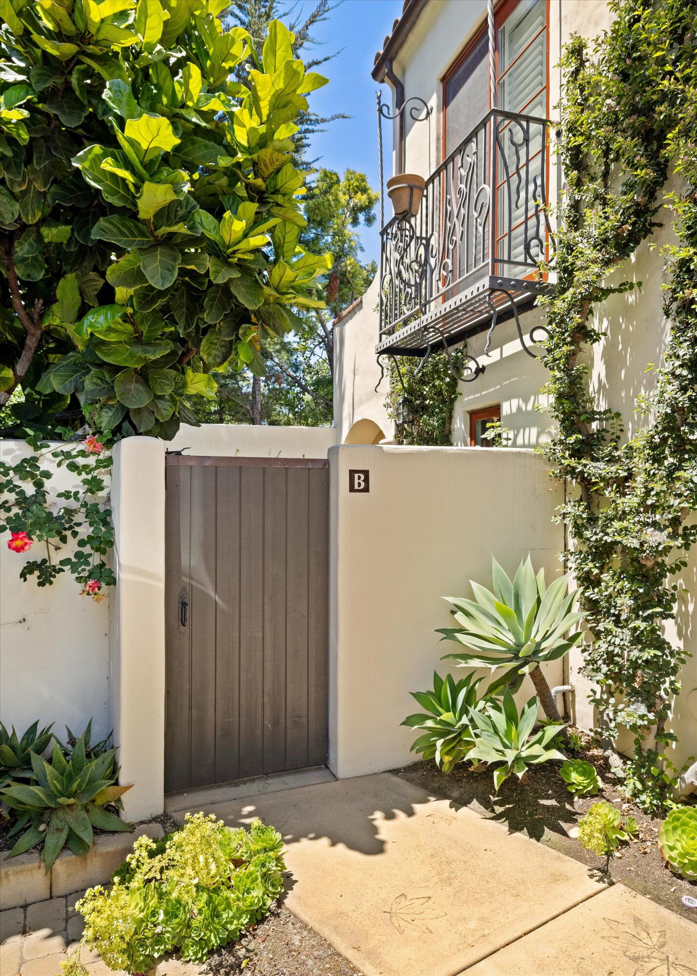 218 Santa Barbara Street Unit: B