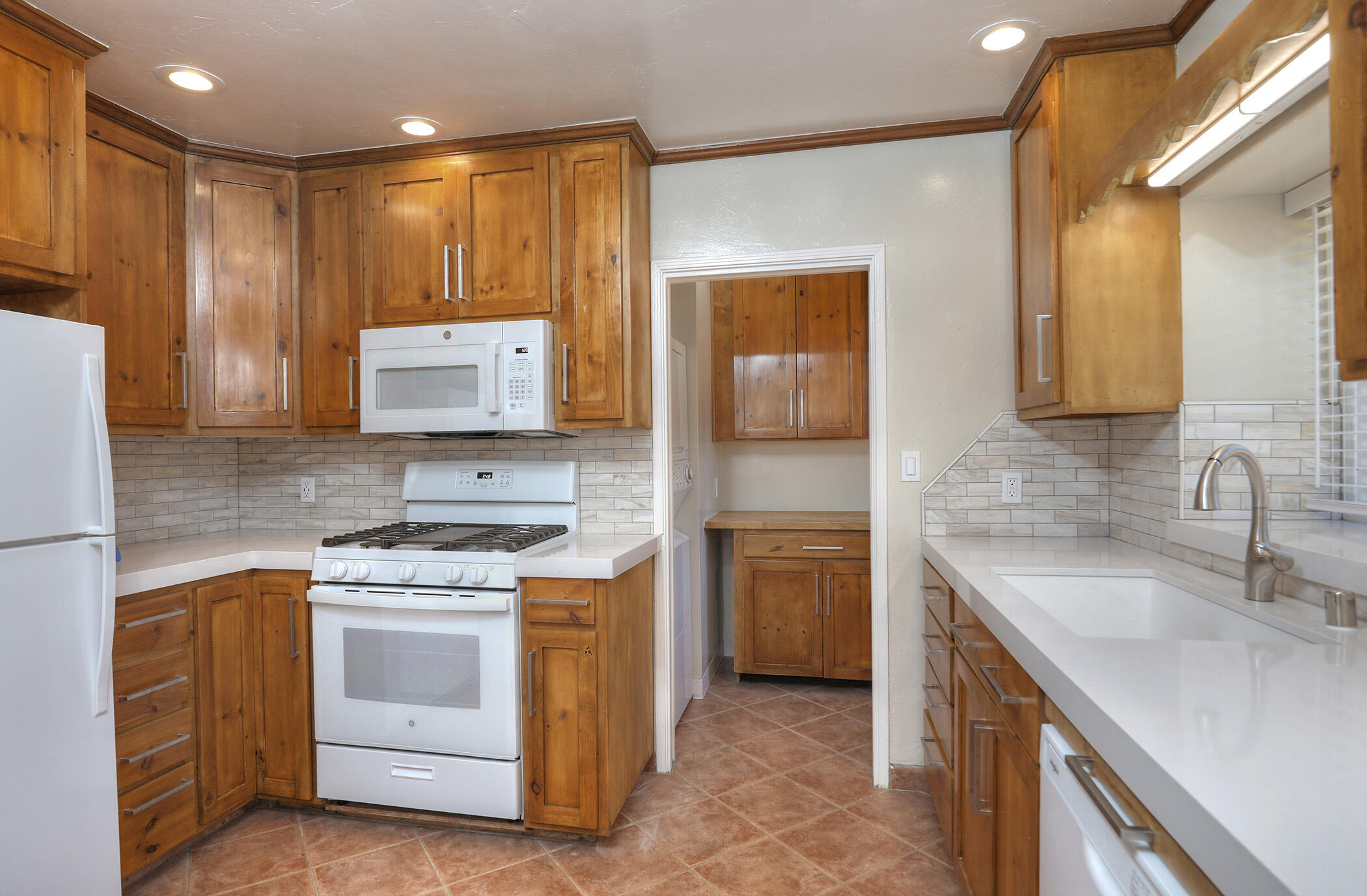 828 Alberta Avenue