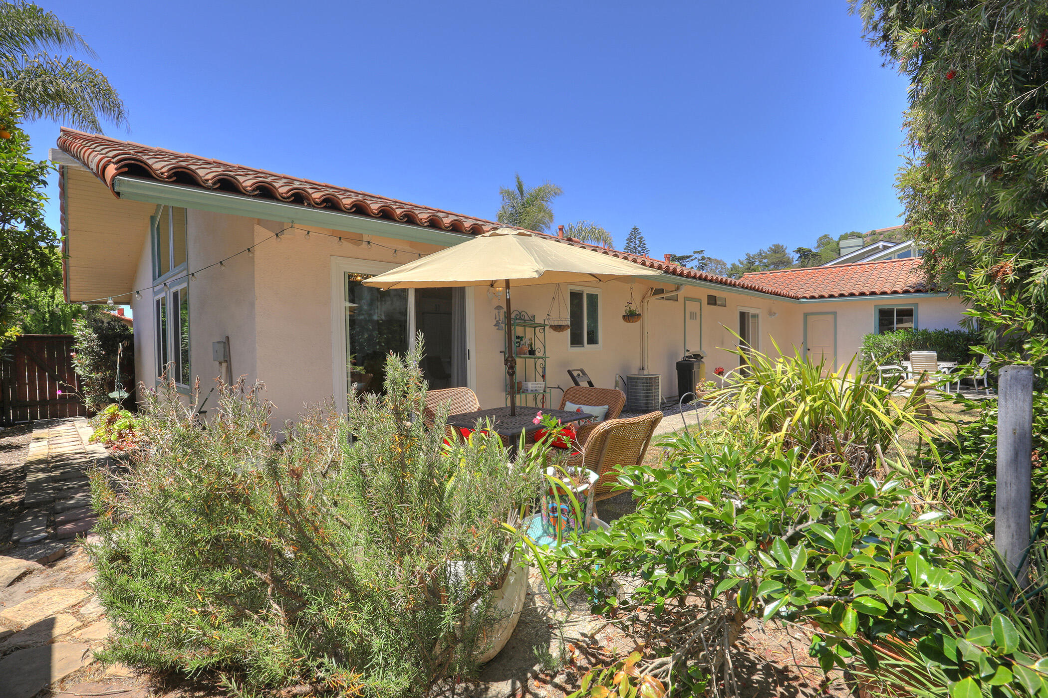 2110 Cliff Drive