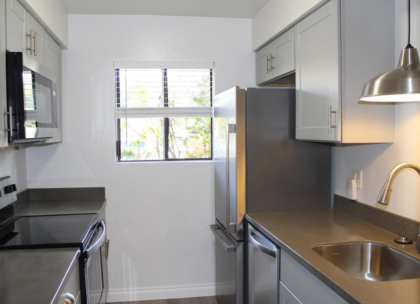 1035 Miramonte 1