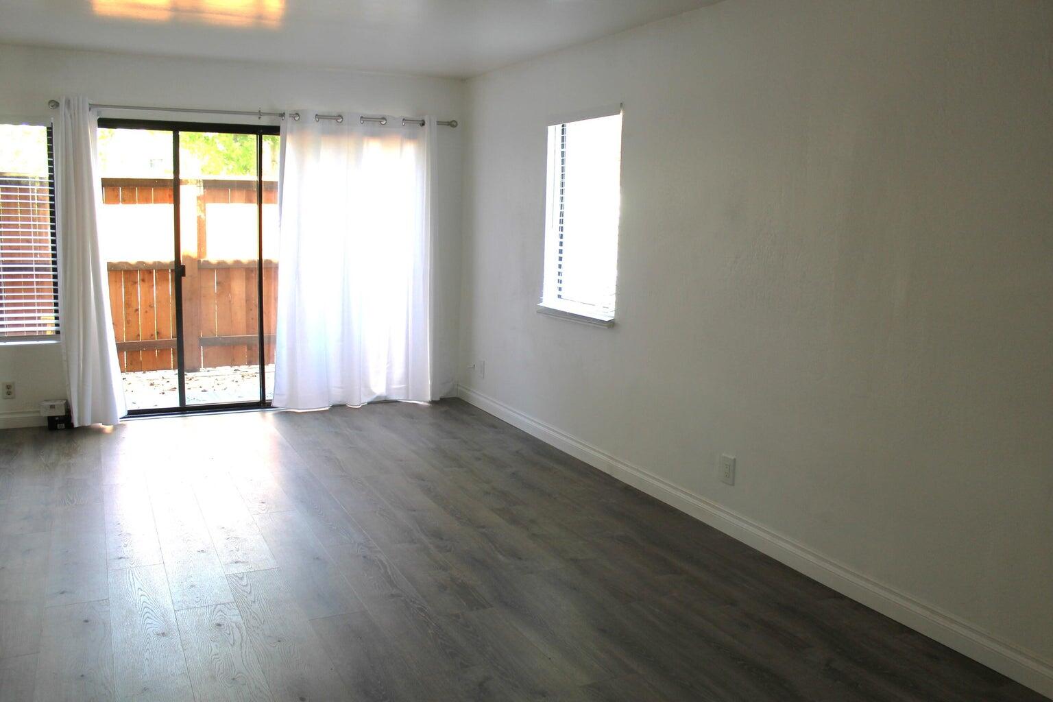 1035 Miramonte 1