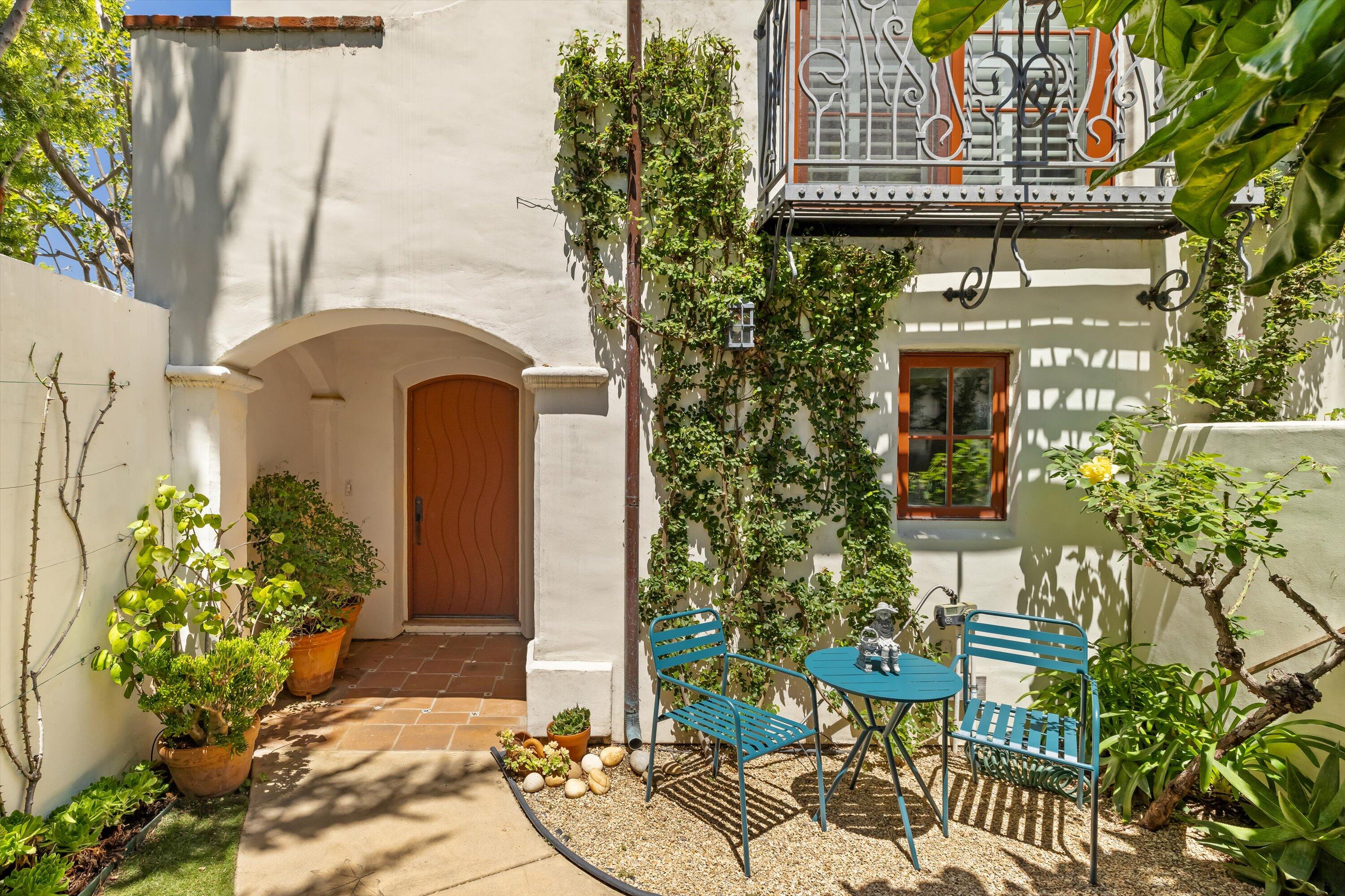 218 Santa Barbara Street Unit: B