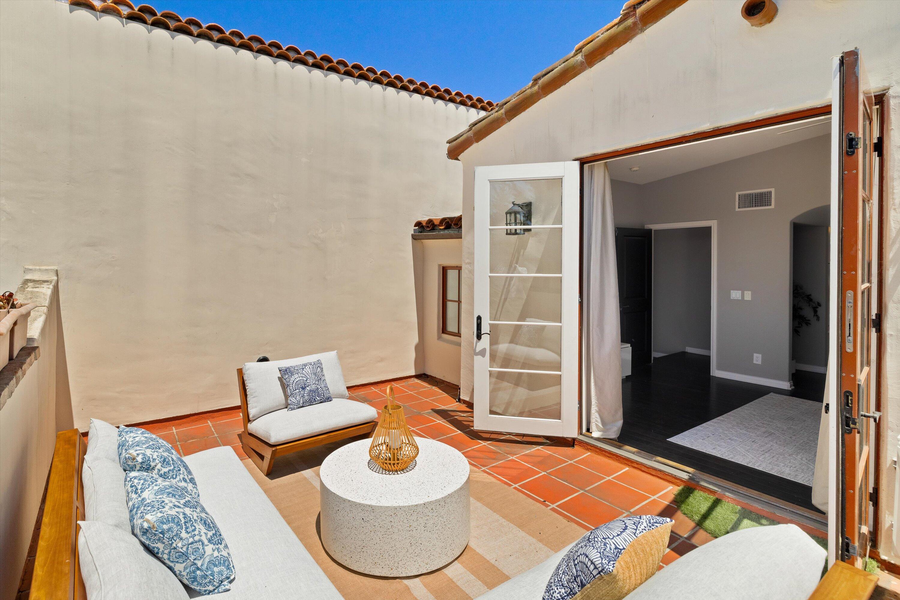 218 Santa Barbara Street Unit: B