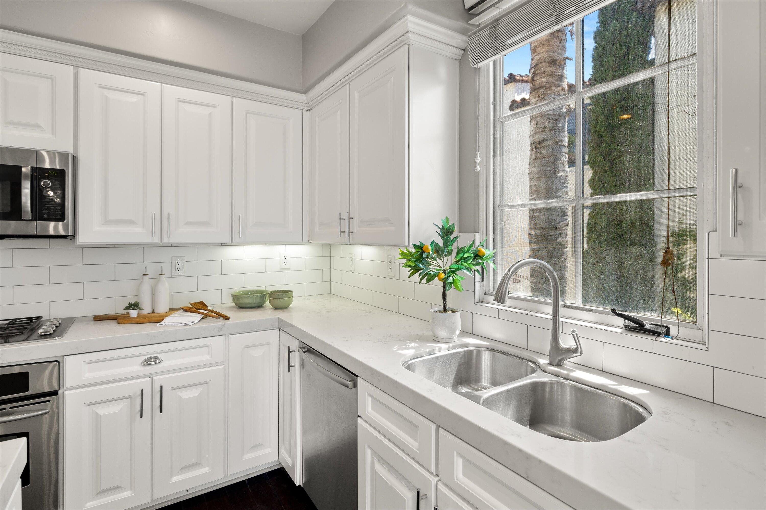 218 Santa Barbara Street Unit: B