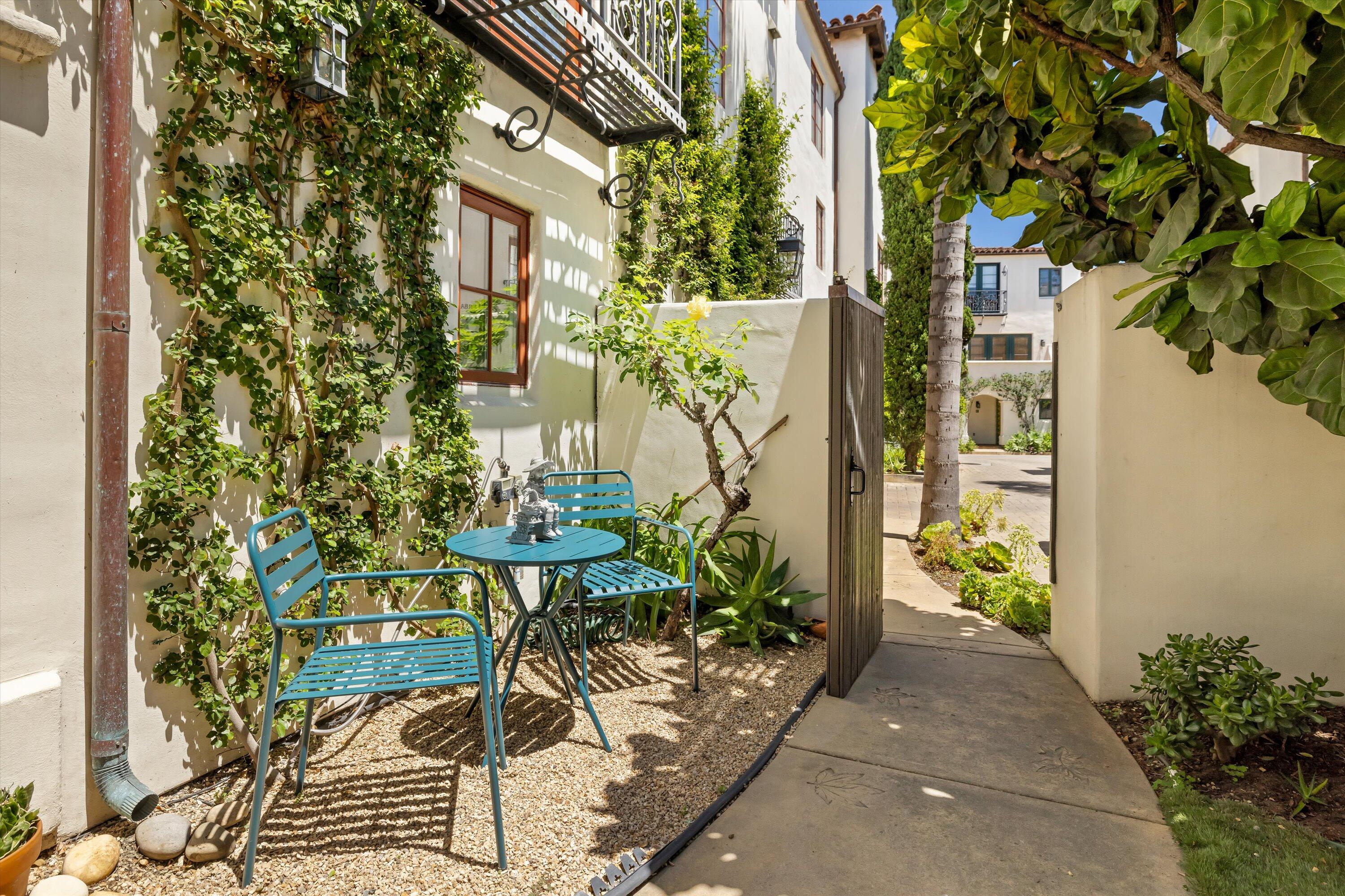 218 Santa Barbara Street Unit: B