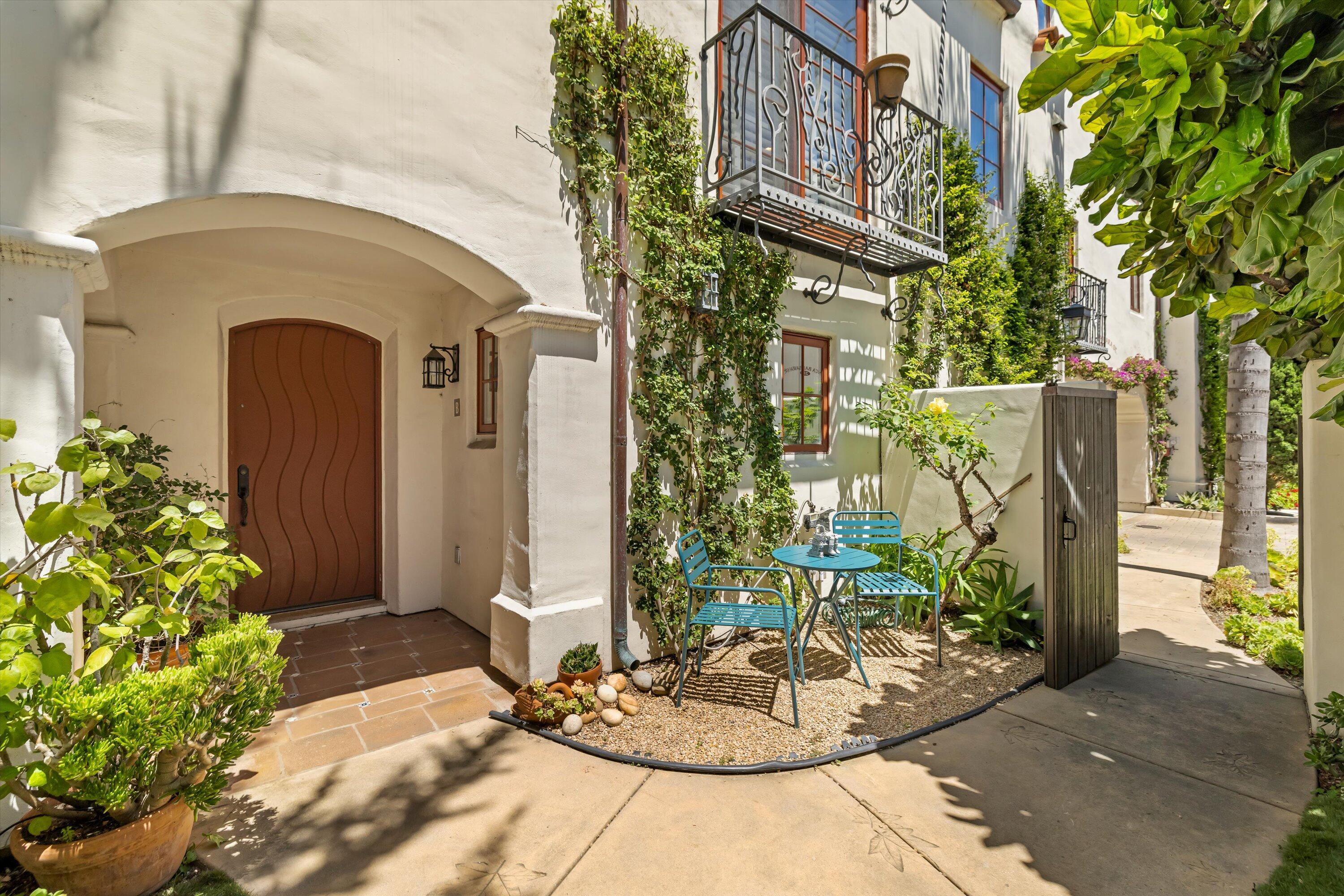 218 Santa Barbara Street Unit: B