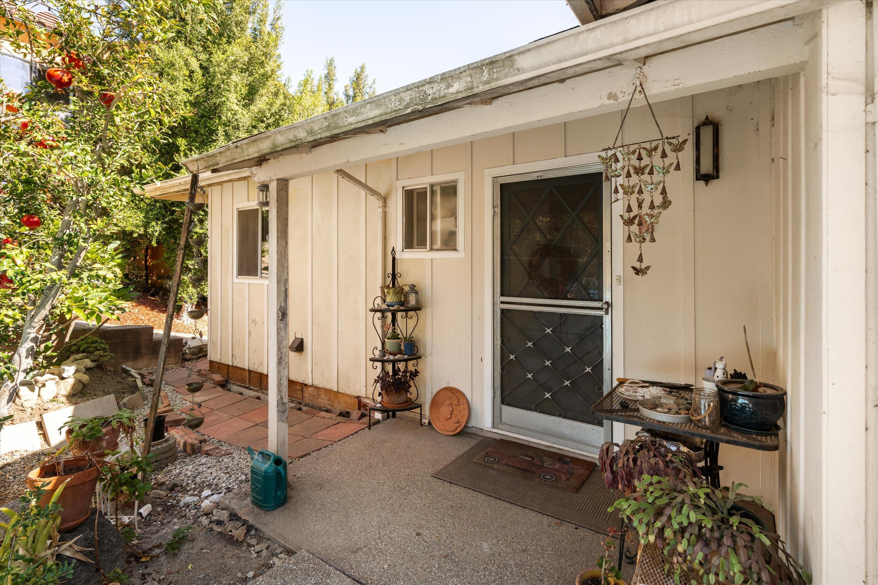 2662 Montrose Place