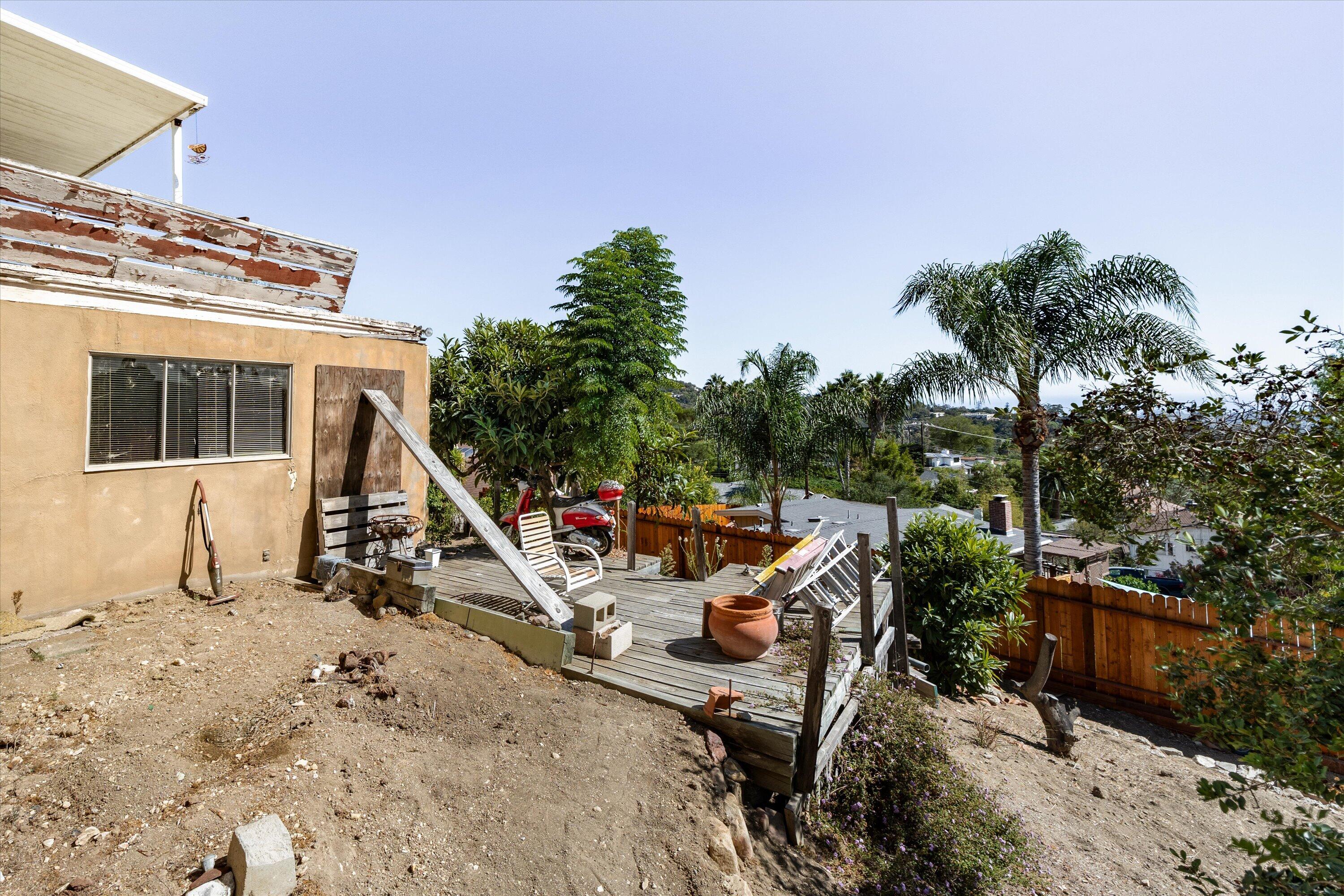 2662 Montrose Place