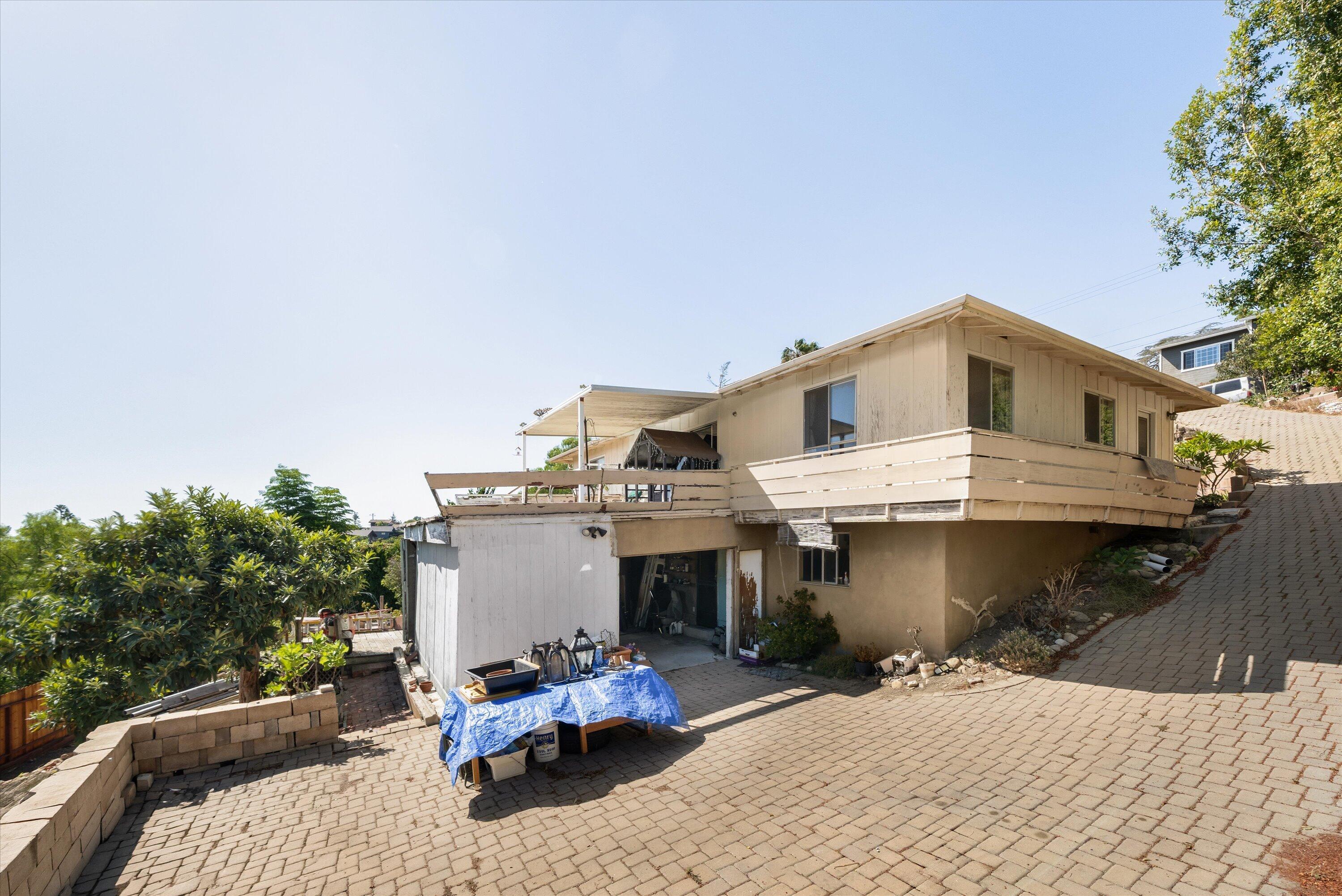 2662 Montrose Place