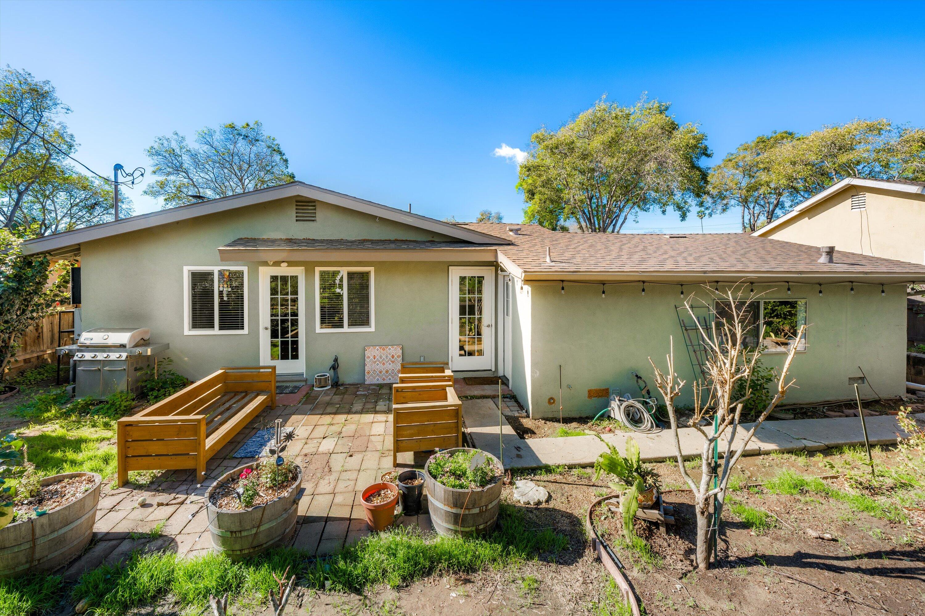 22 Calaveras Avenue