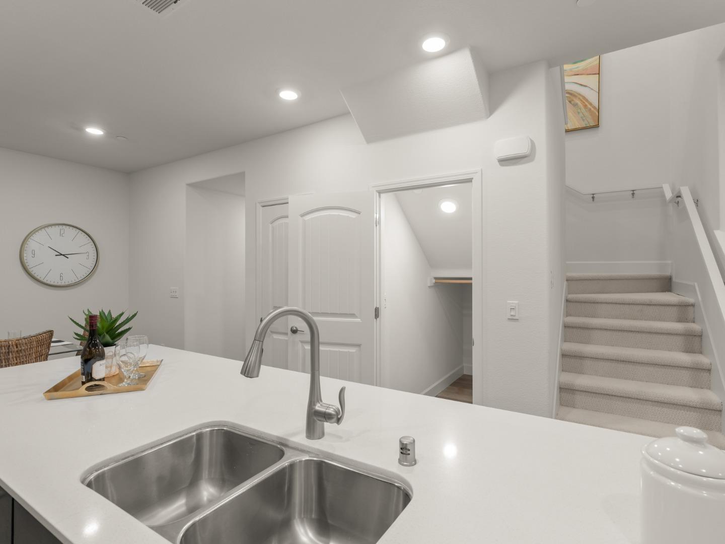 115 Agustin Narvaez Street 4