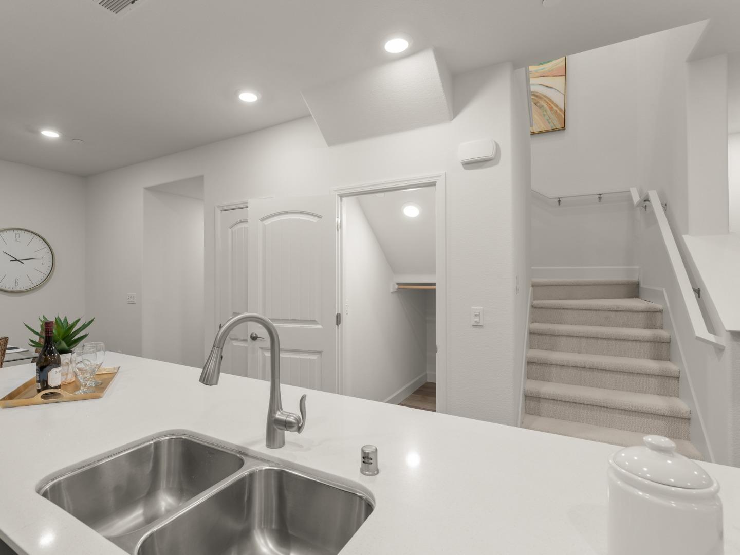 115 Agustin Narvaez Street 4