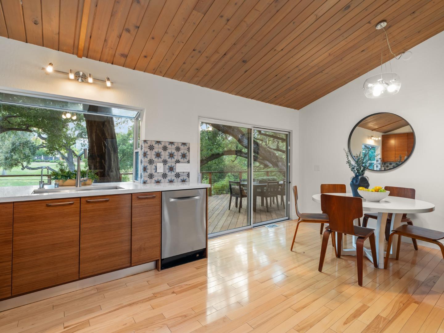1269 Chateau DR