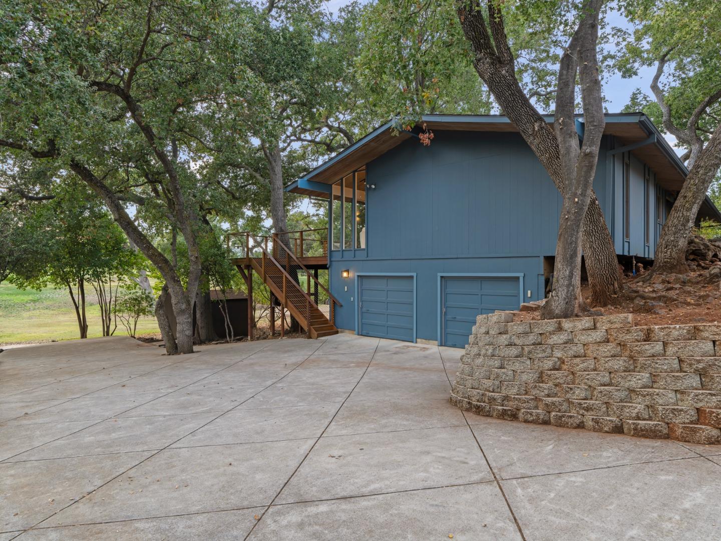 1269 Chateau DR